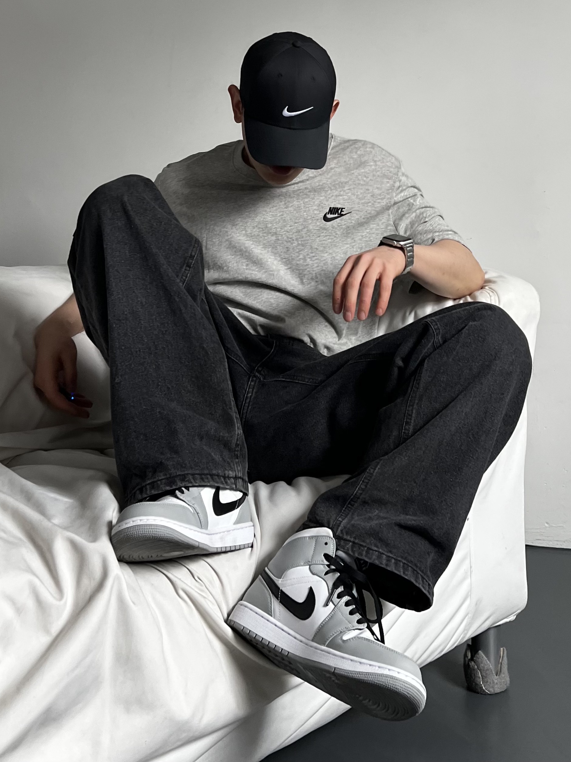 Jordan 1 Mid Light Smoke Grey 착용 스타일 - 2
