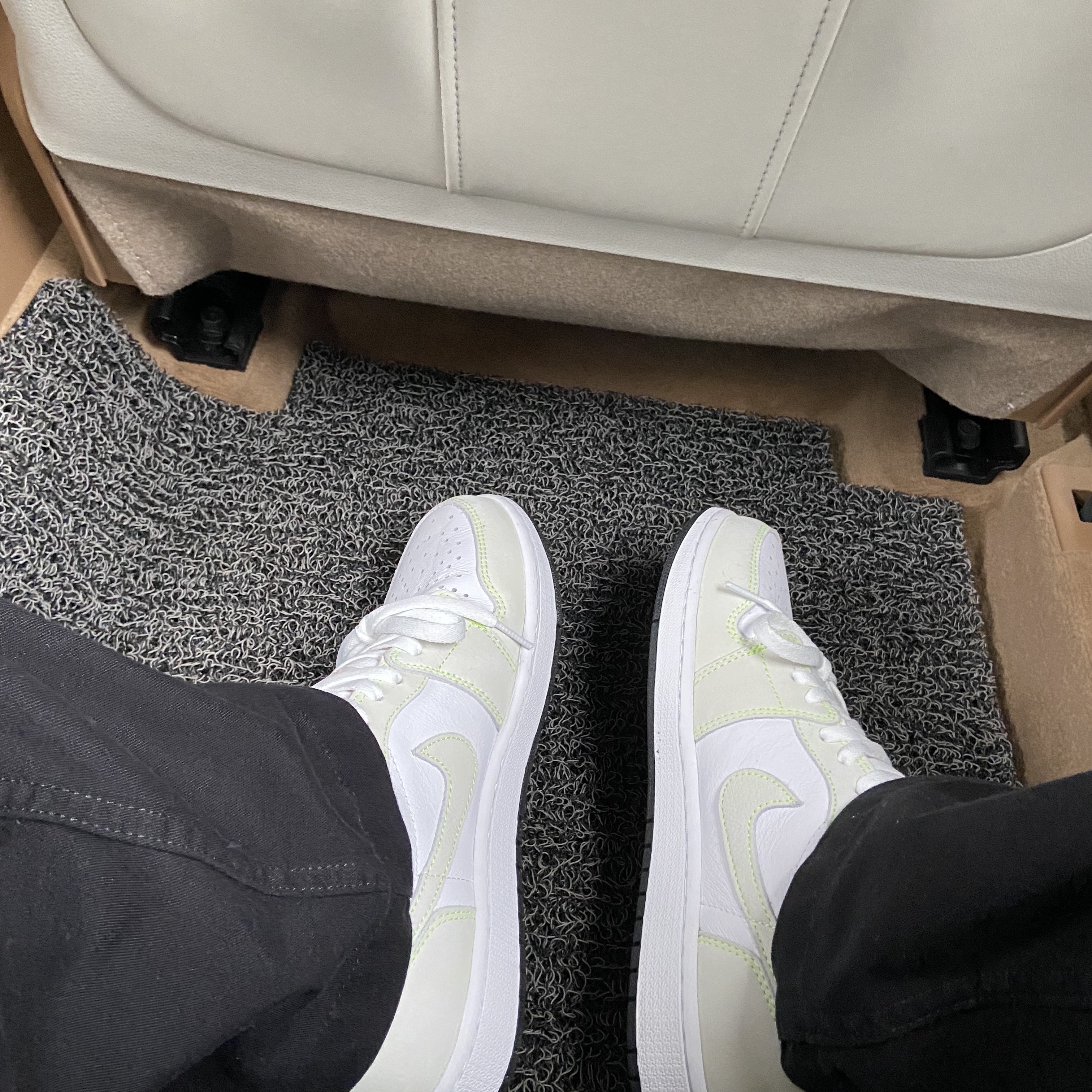 Jordan 1 Low OG Ghost Green 착용 스타일