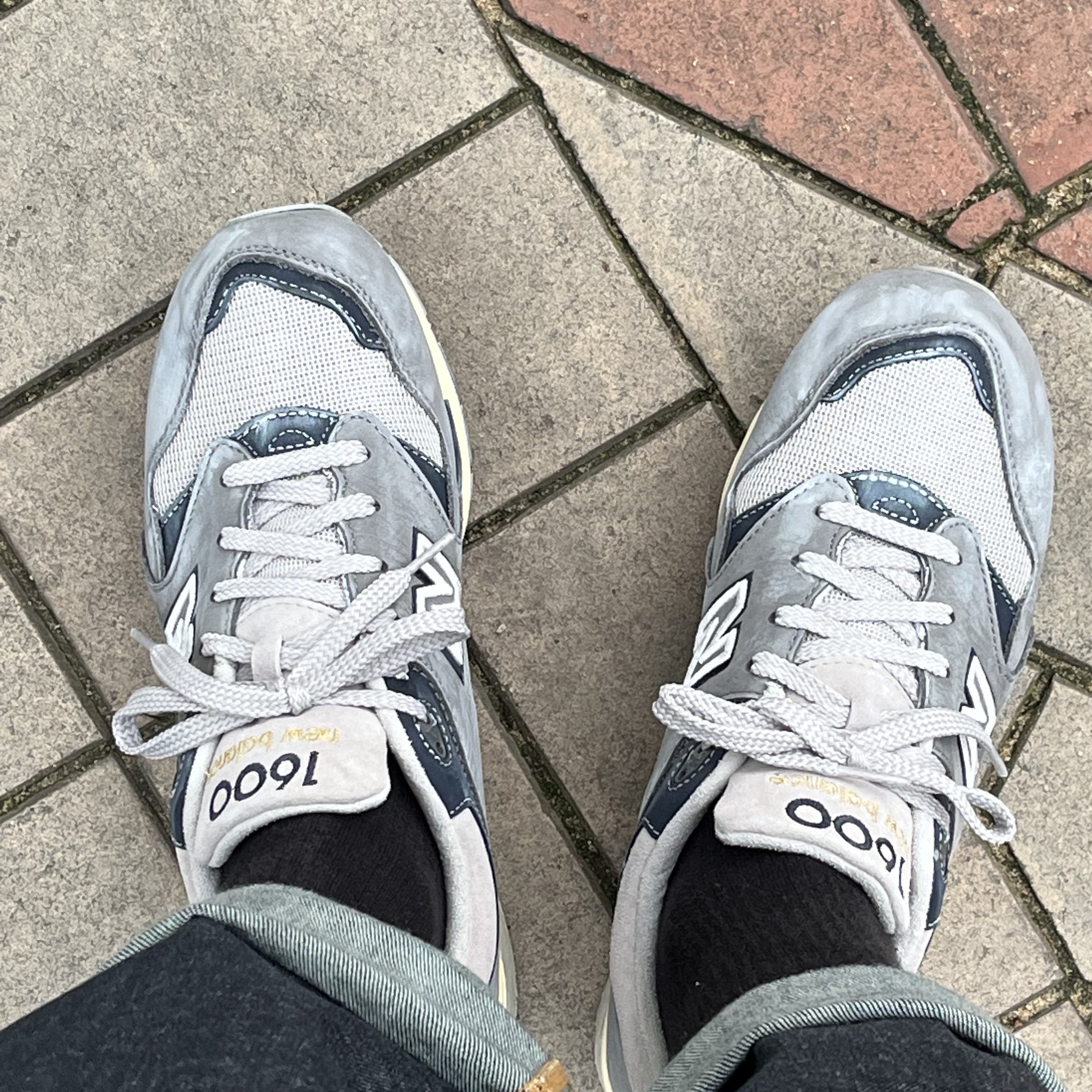 New Balance 1600 Premium Vintage Grey 착용 스타일 - 1