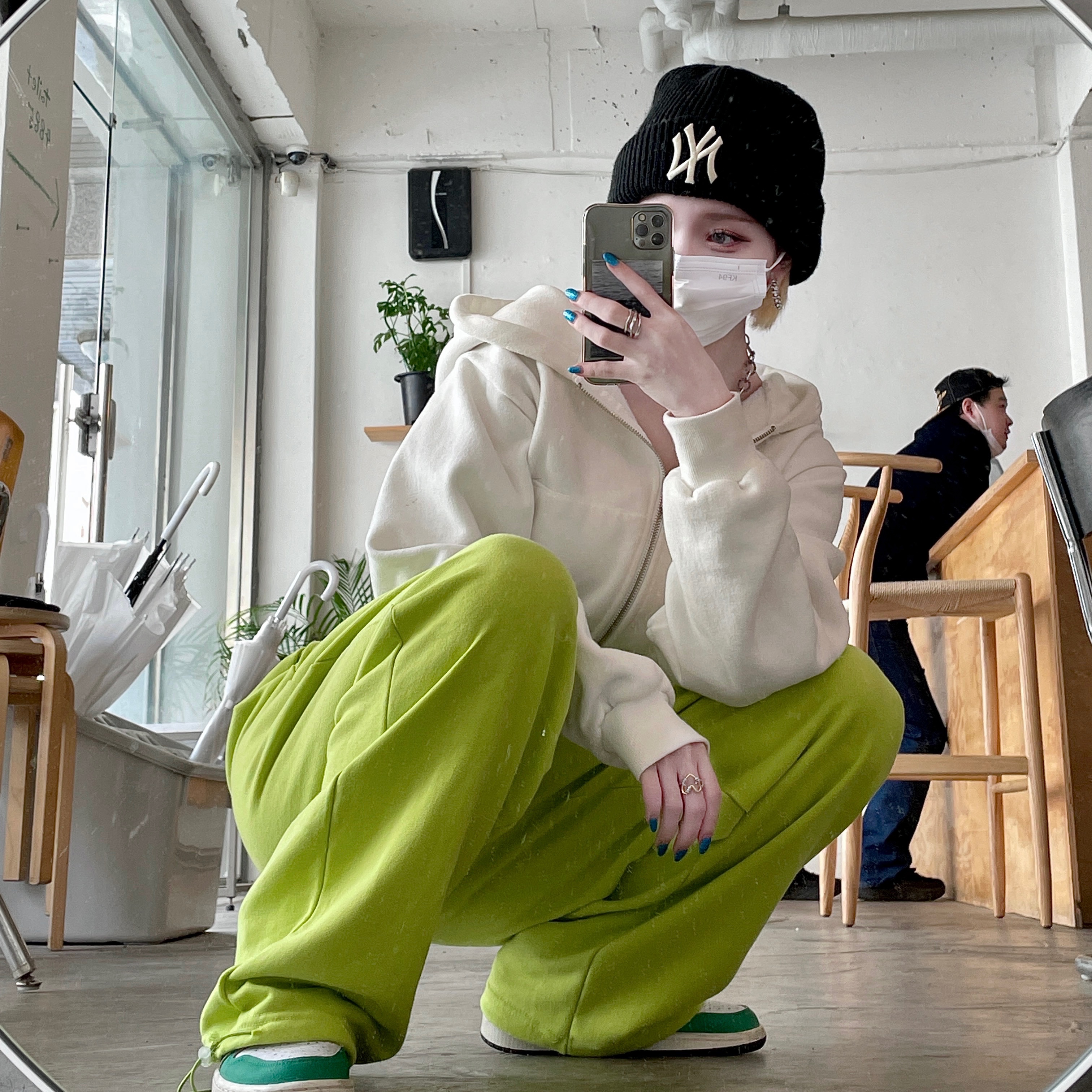 (W) Jordan 1 Retro High OG Lucky Green 착용 스타일 - 1