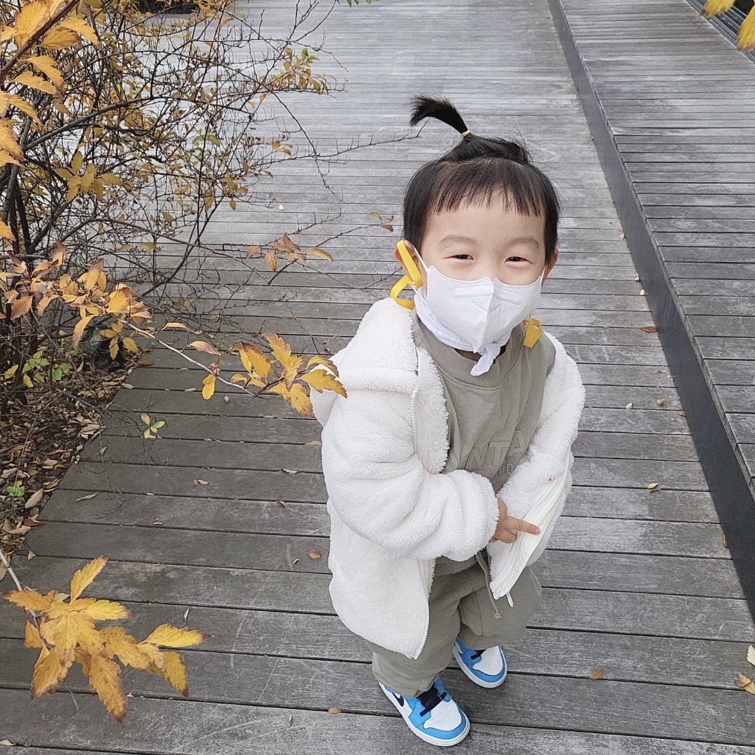 (Kids) Essentials Sweatpants Pistachio - 21FW, (Kids) Essentials T-Shirt Pistachio - 21FW 착용 스타일 - 3