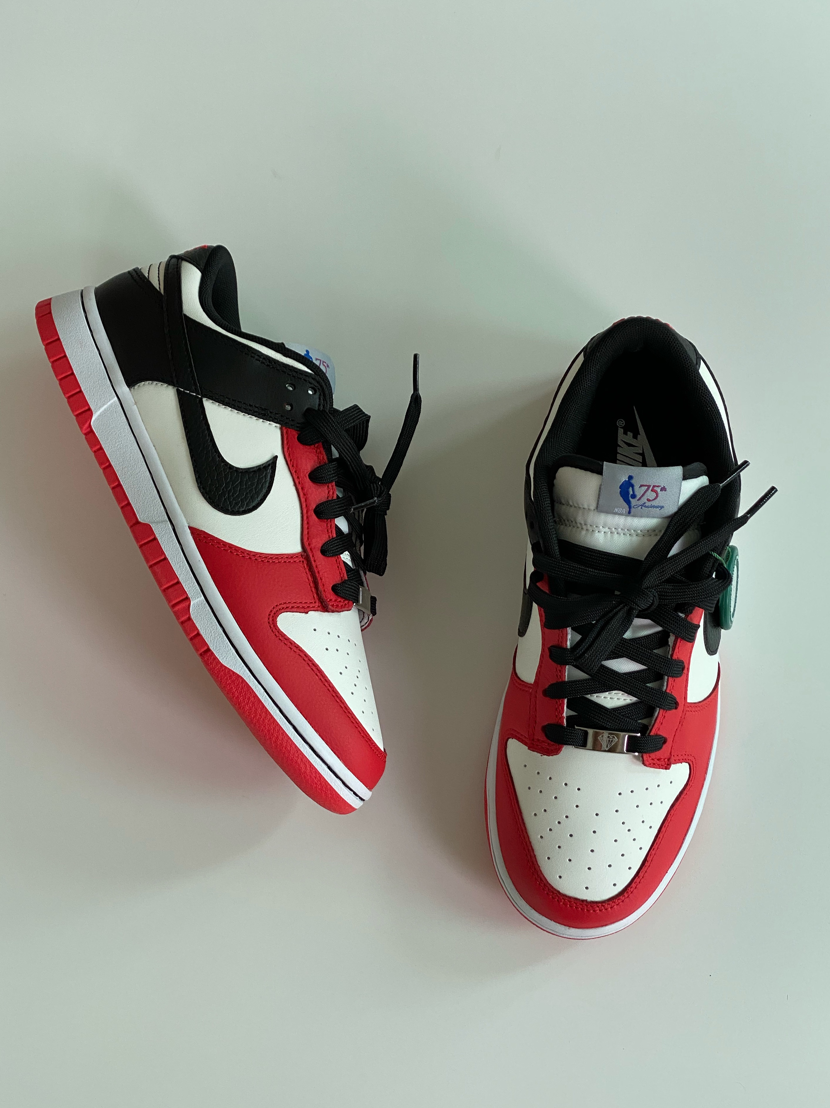 Nike x NBA Dunk Low Retro EMB Black and Chile Red 착용 스타일