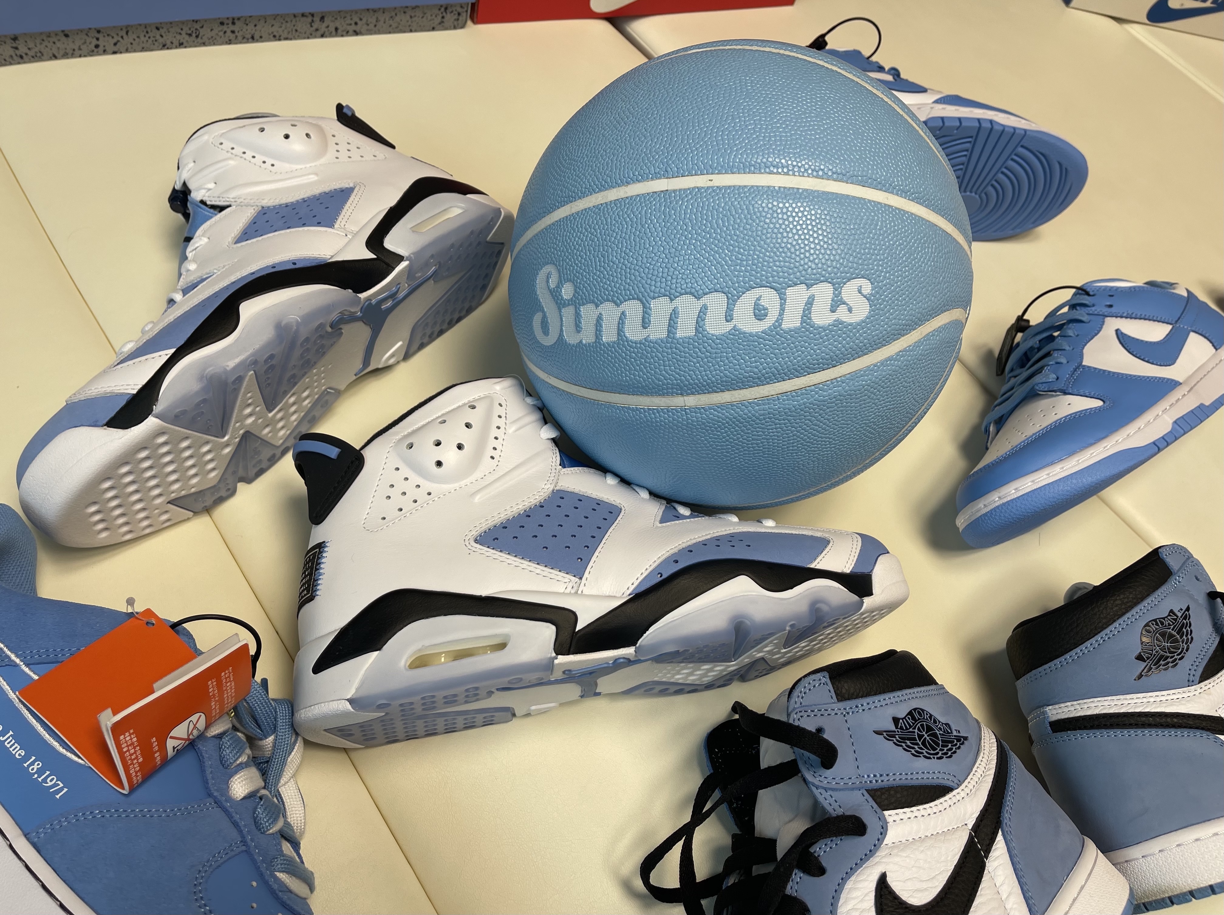 Jordan 6 Retro University Blue, Jordan 1 Retro High OG University Blue 착용 스타일 - 2