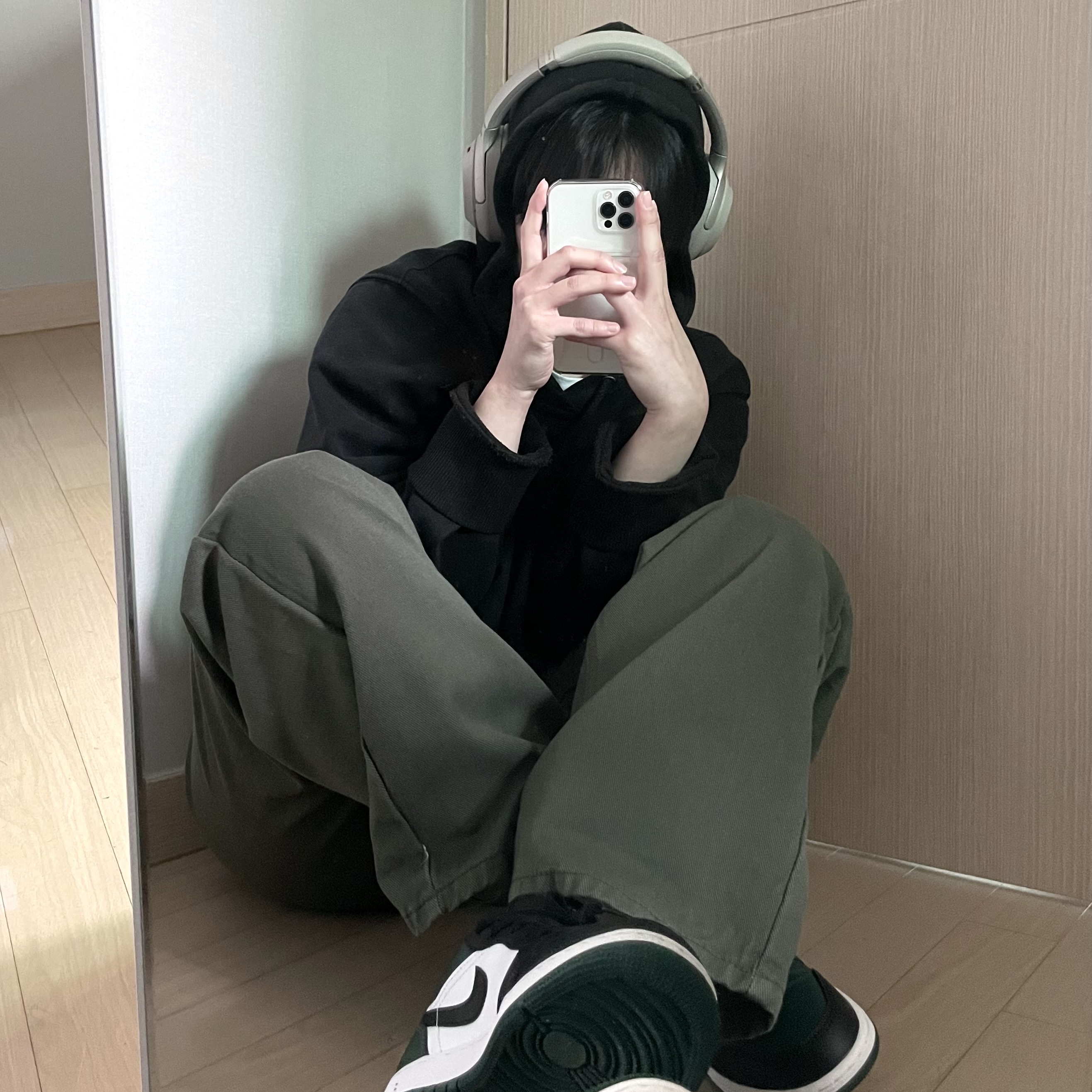 Stussy Basic Stussy Hoodie Black 2022, (GS) Jordan 1 Low Green Toe 착용 스타일