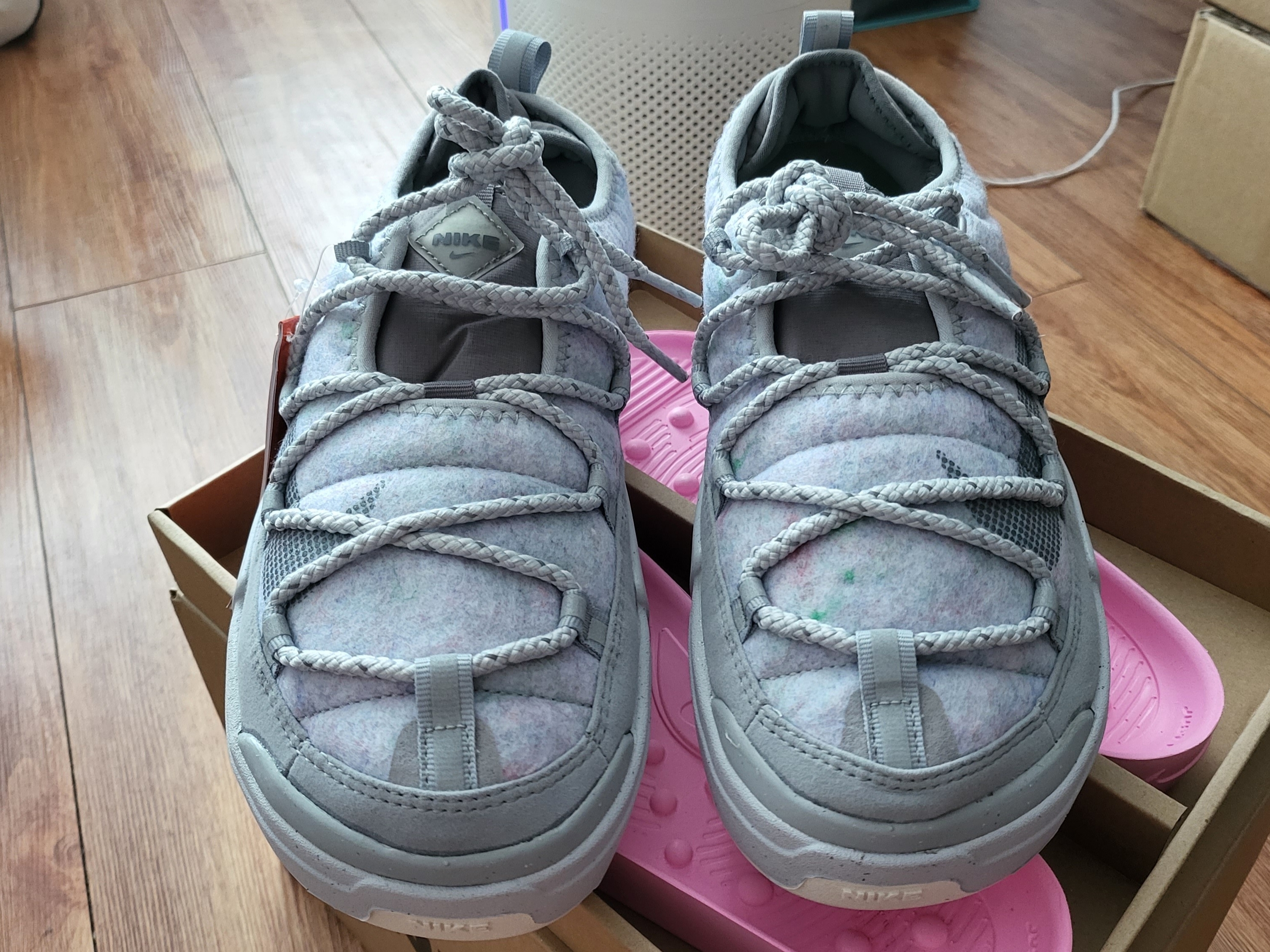 Nike Offline Pack Light Smoke Grey 착용 스타일 - 2