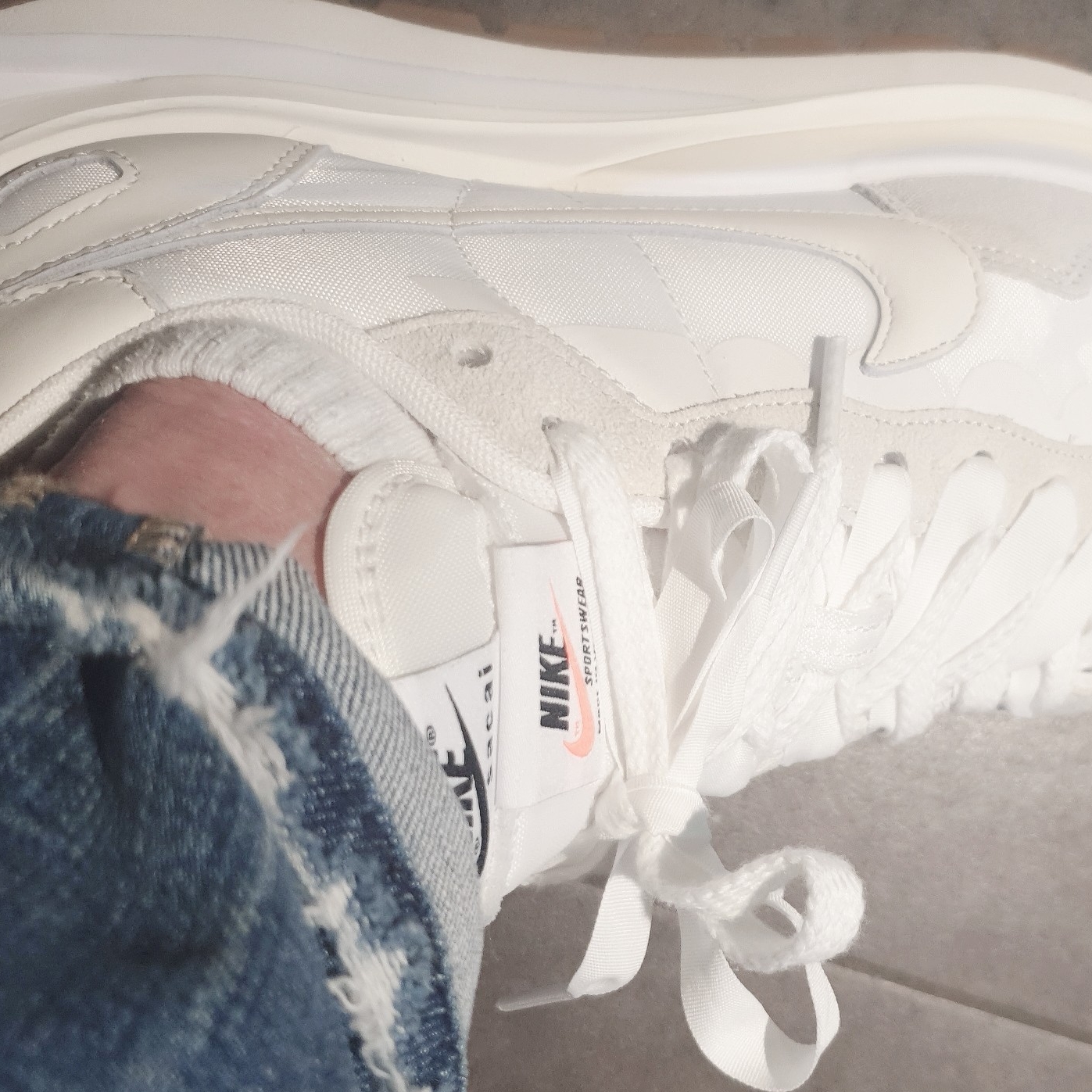 Nike x Sacai VaporWaffle White and Gum 착용 스타일 - 1