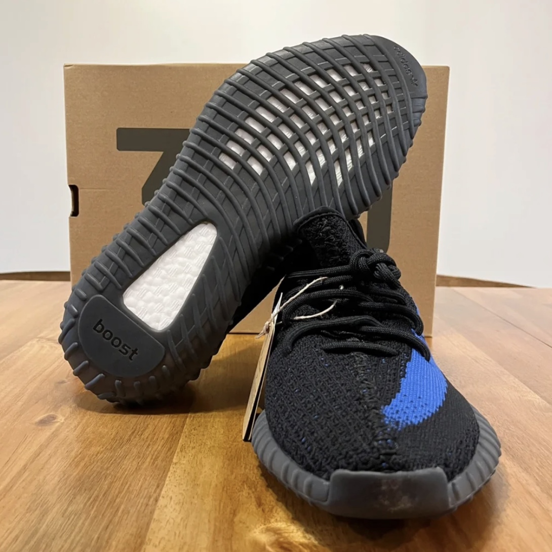 Adidas Yeezy Boost 350 V2 Dazzling Blue 착용 스타일 - 4