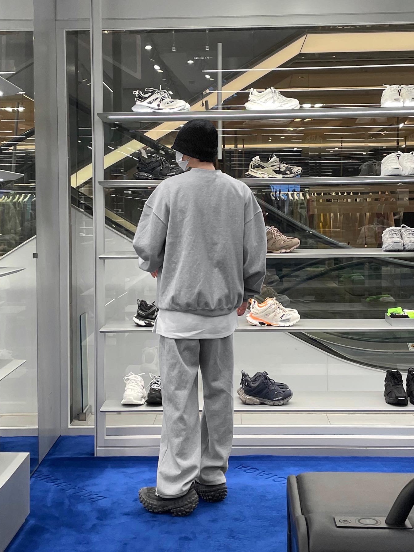 Balenciaga Defender Sneakers Black, Balenciaga X-Pander Sneakers Grey Black White 착용 스타일 - 3