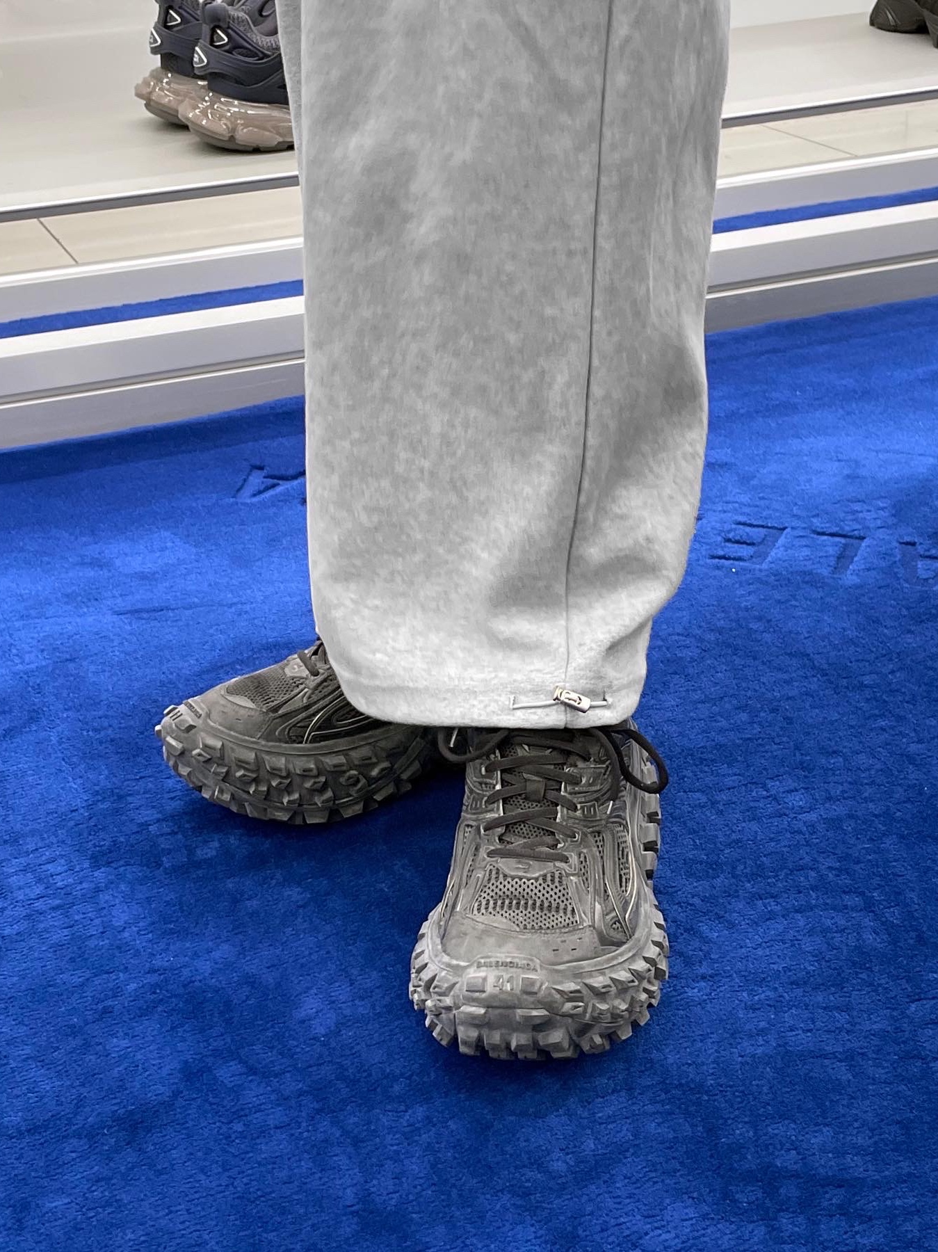 Balenciaga Defender Sneakers Black, Balenciaga X-Pander Sneakers Grey Black White 착용 스타일 - 5