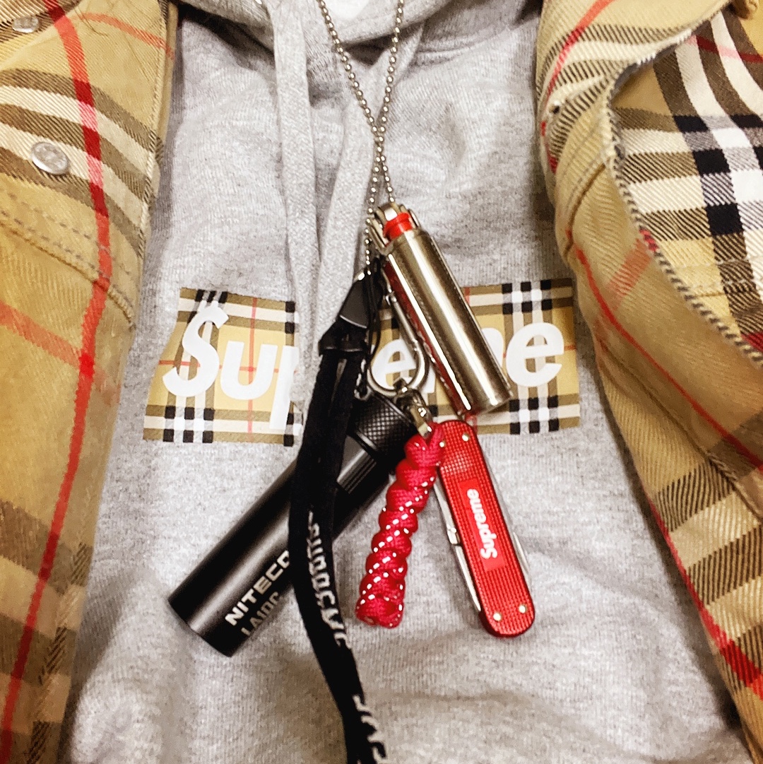 Supreme x Burberry Box Logo Hooded Sweatshirt Heather Grey - 22SS, Supreme x Burberry Denim Trucker Jacket Beige - 22SS 착용 스타일