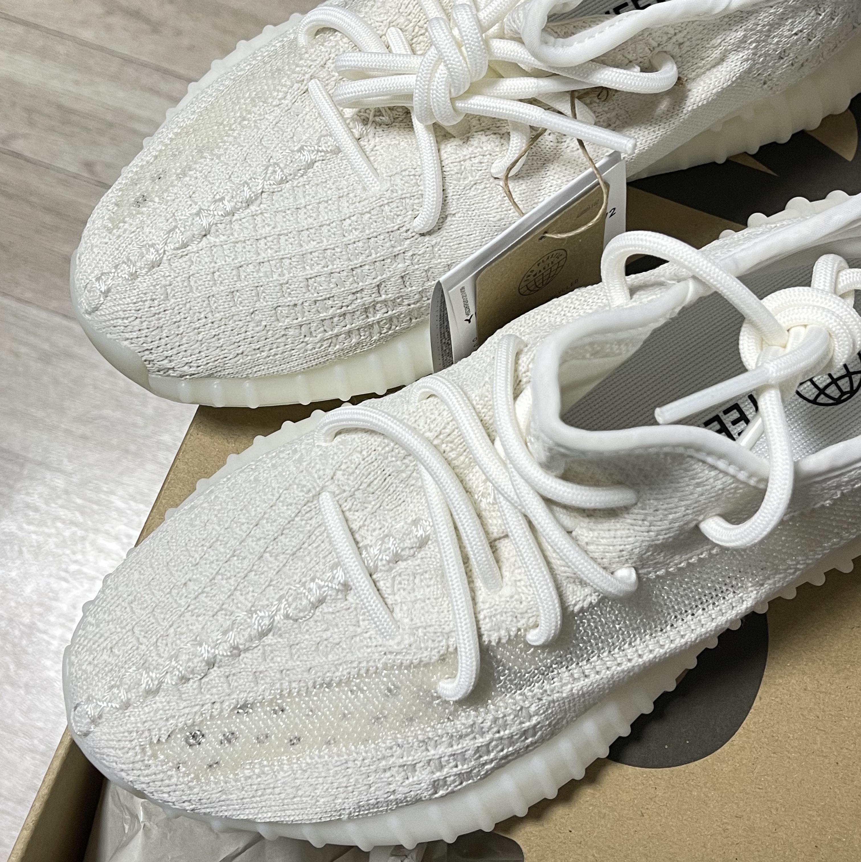 Adidas Yeezy Boost 350 V2 Bone, Adidas Yeezy Boost 350 V2 Core Black White 2022 착용 스타일 - 3