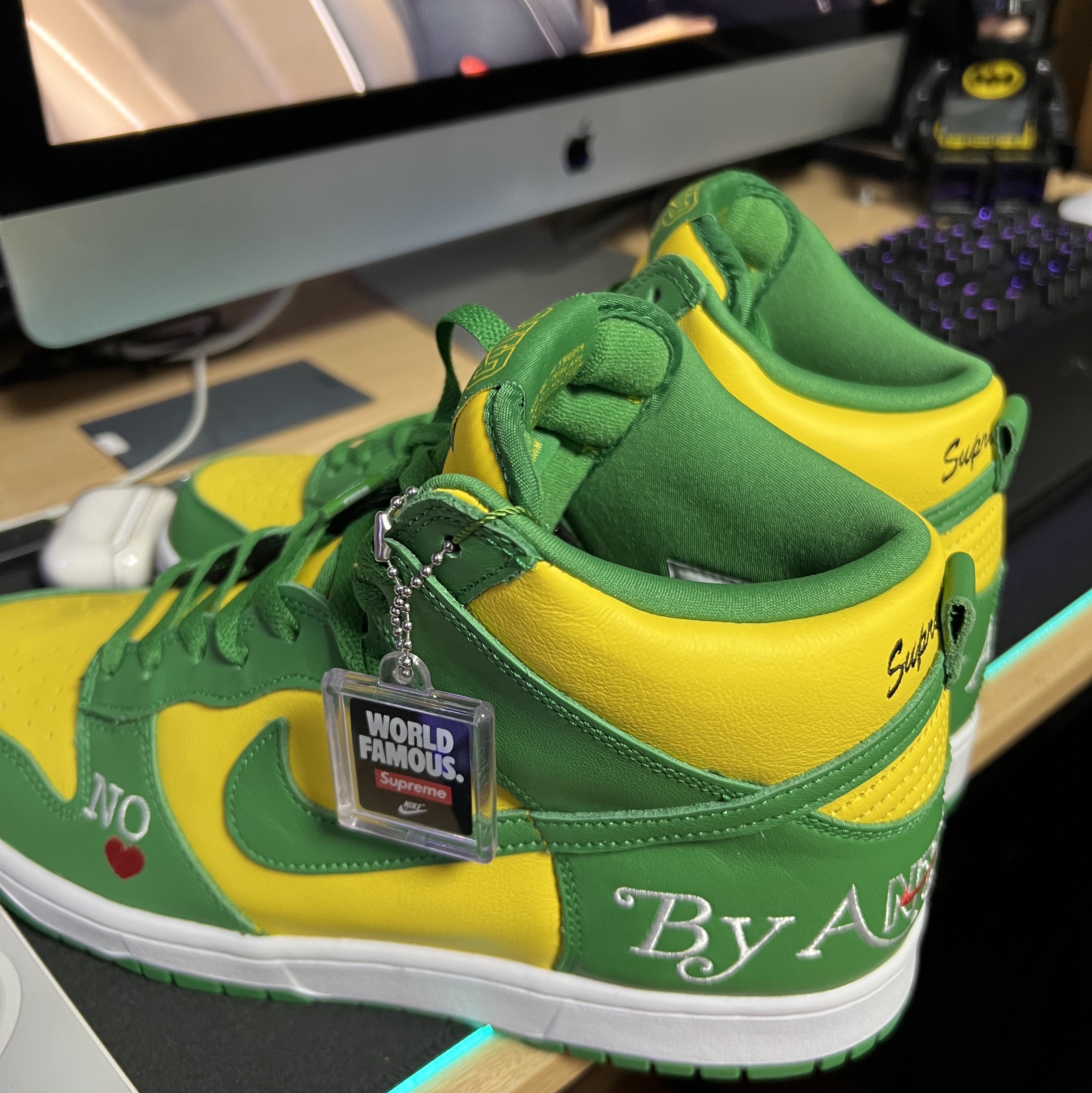 Nike x Supreme SB Dunk High OG QS By Any Means Varsity Maize Pine Green, (W) Nike Dunk Low Essential Orange Paisley 착용 스타일 - 2