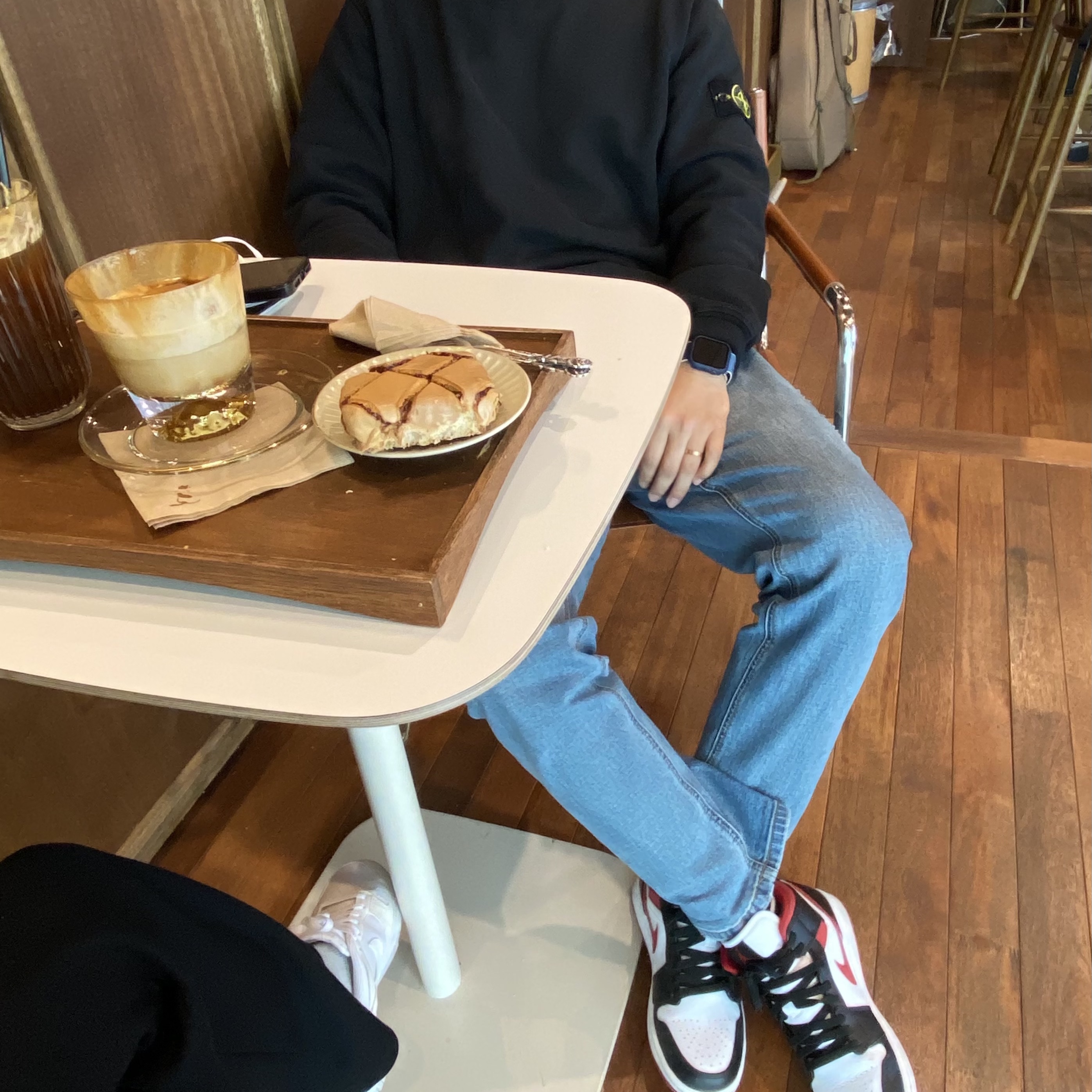 Stone Island 63020 Crewneck Sweatshirt Black - 21FW, Jordan 1 Mid Gym Red Black White 착용 스타일