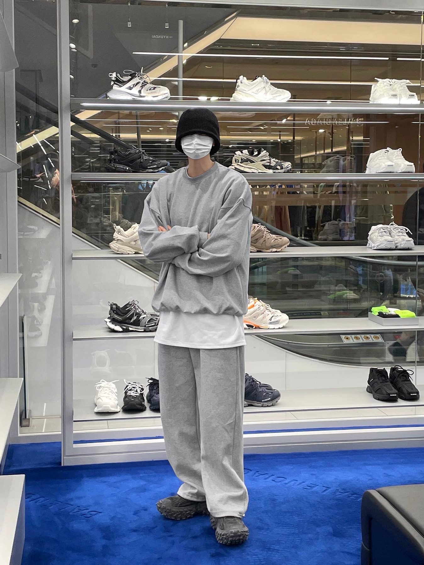 Balenciaga Defender Sneakers Black, Balenciaga X-Pander Sneakers Grey Black White 착용 스타일 - 4