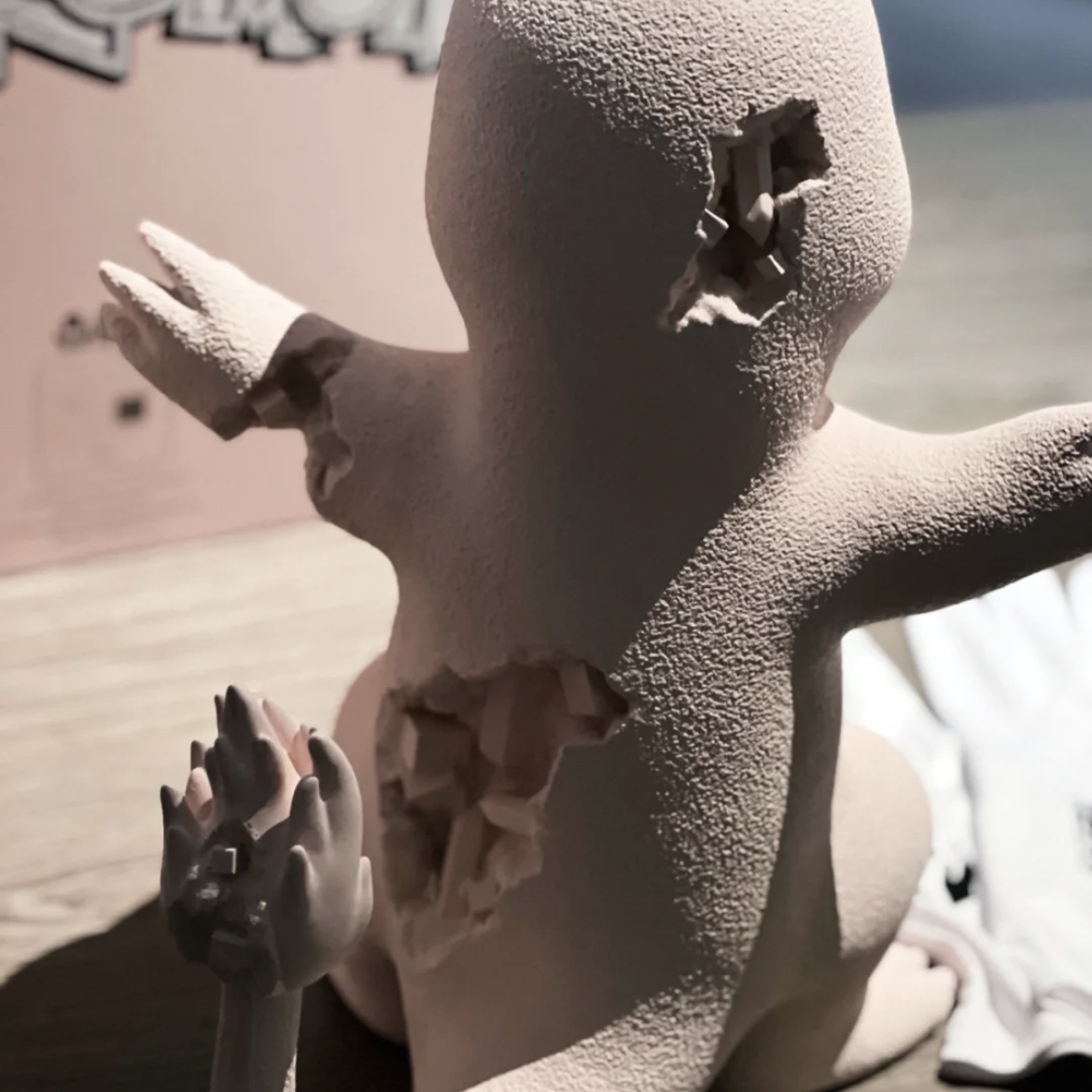 Daniel Arsham x Pokemon Crystalized Charmander 착용 스타일 - 4