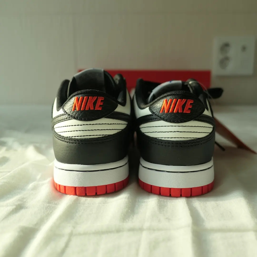 Nike x NBA Dunk Low Retro EMB Black and Chile Red 착용 스타일 - 3