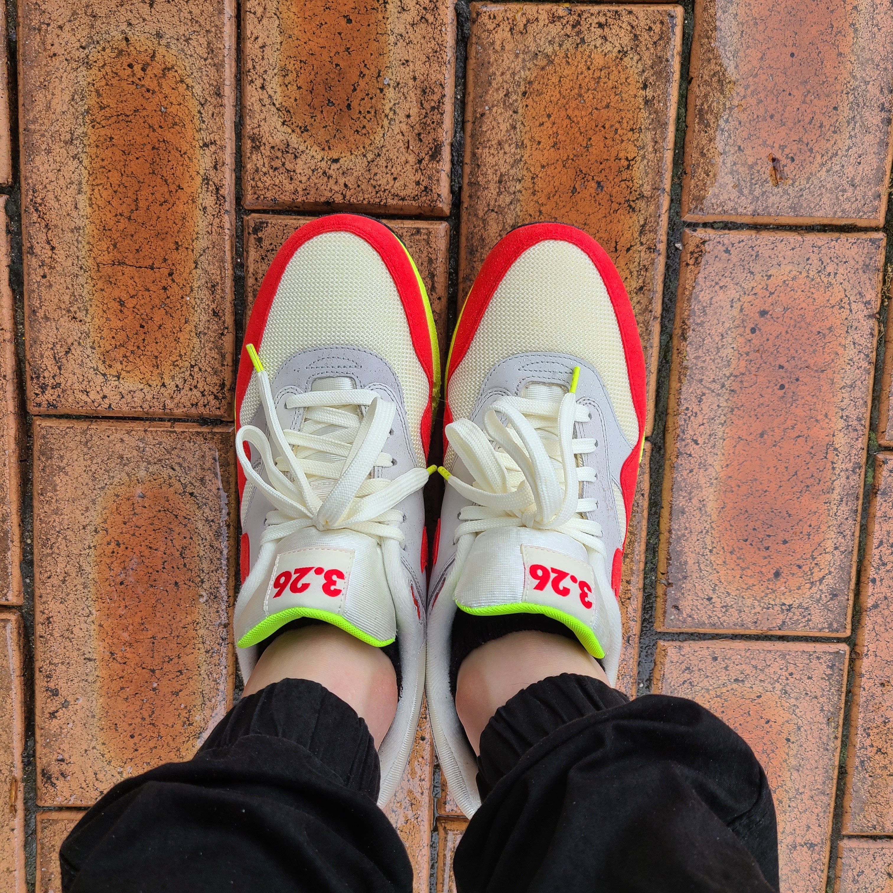 Nike Air Max 1 Premium QS Air Max Day 3.26 착용 스타일 - 1