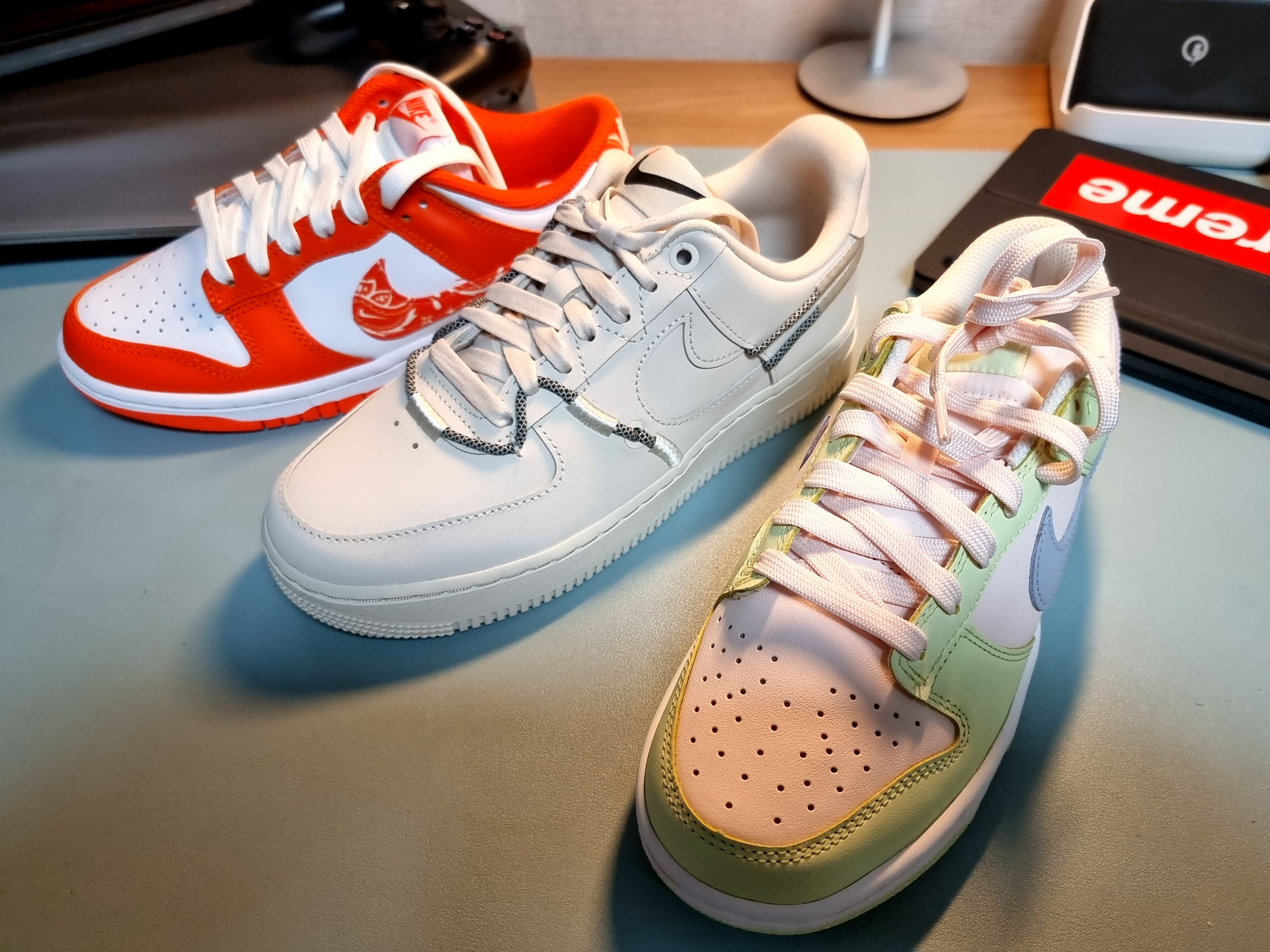 (W) Nike Air Force 1 '07 LX Light Orewood Brown, (W) Nike Dunk Low Essential Orange Paisley 착용 스타일
