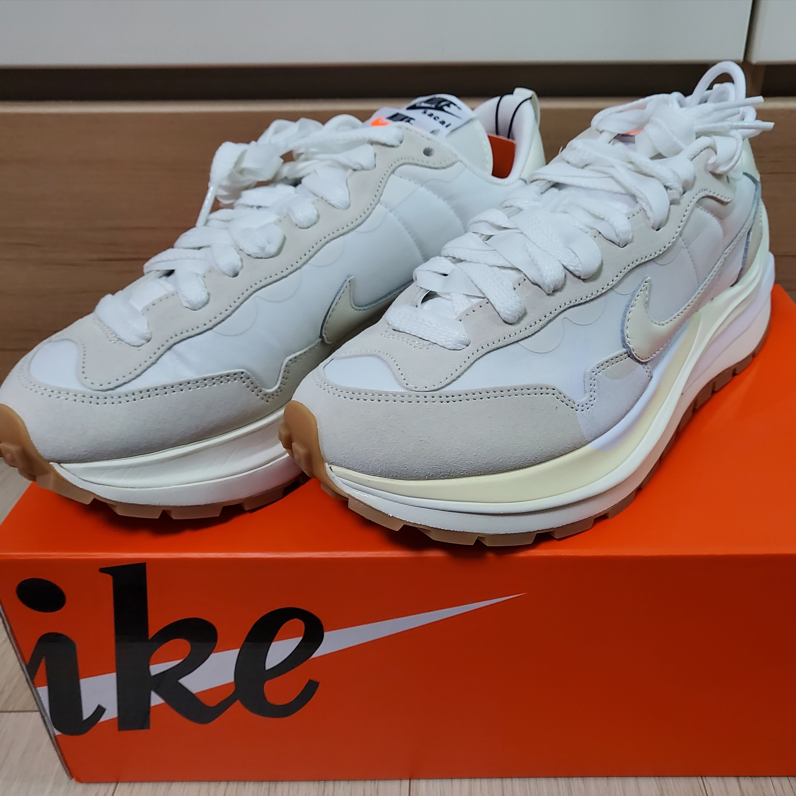 Nike x Sacai VaporWaffle White and Gum 착용 스타일