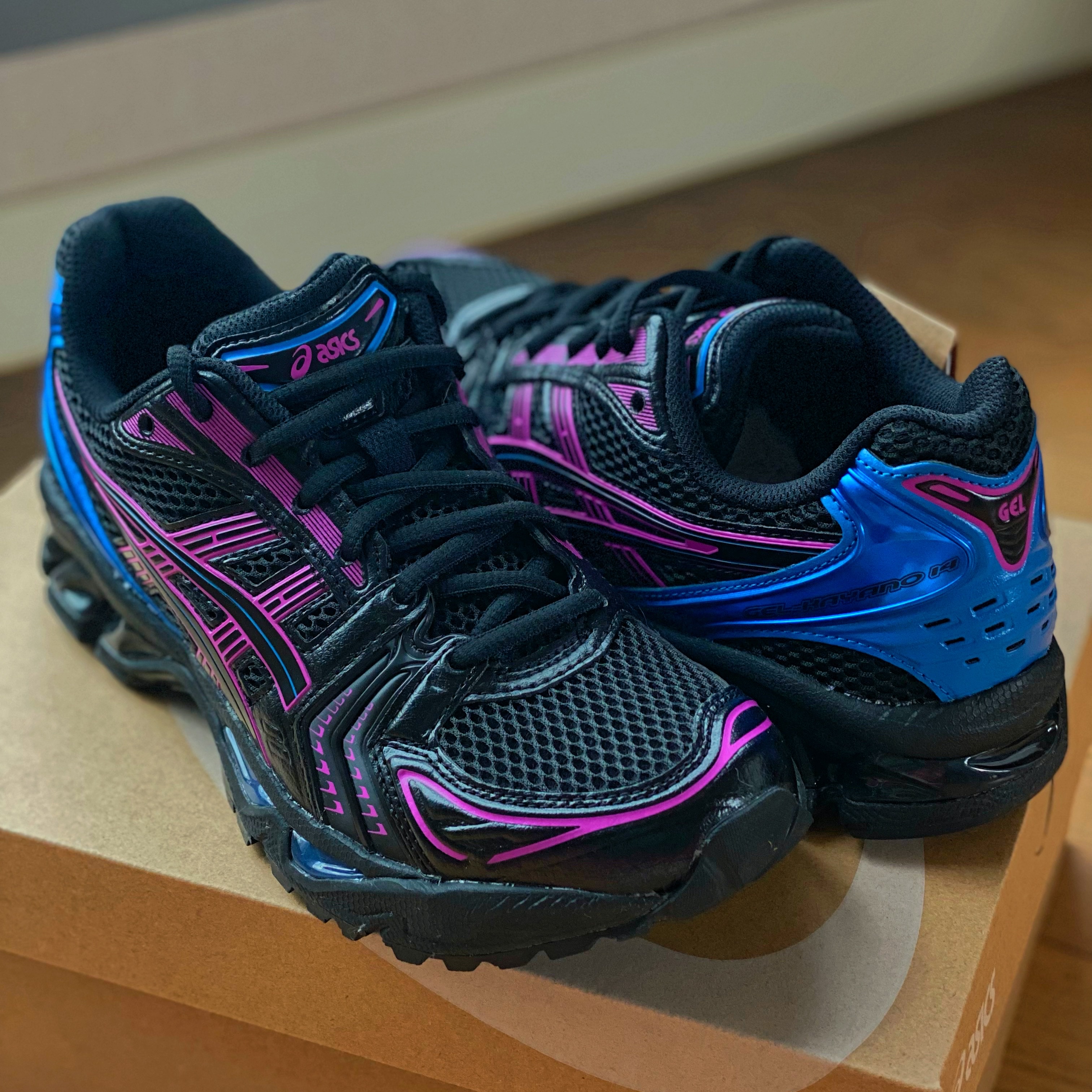 Asics Gel-Kayano 14 Black Lake Drive 착용 스타일
