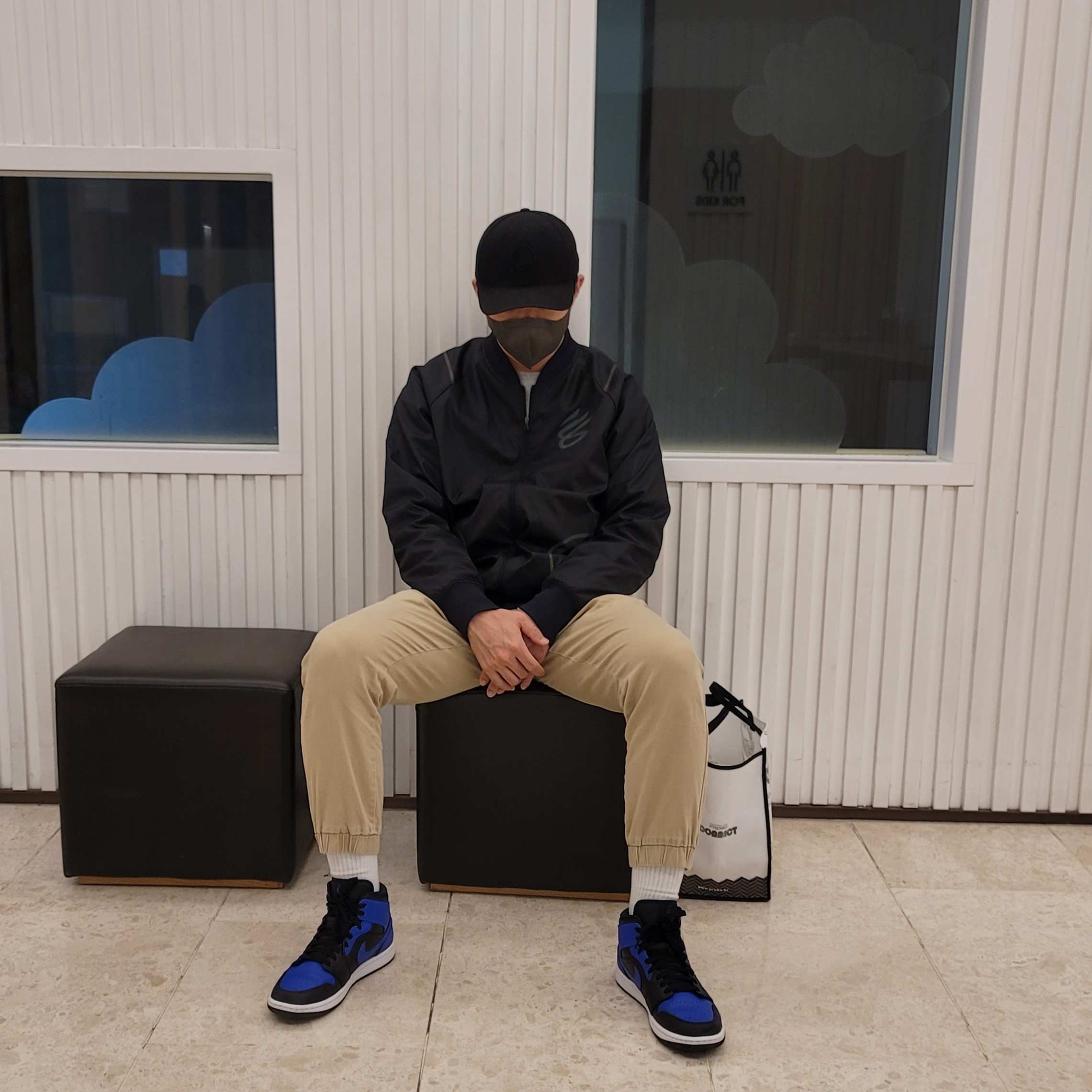 Jordan 1 Mid Black Hyper Royal 착용 스타일