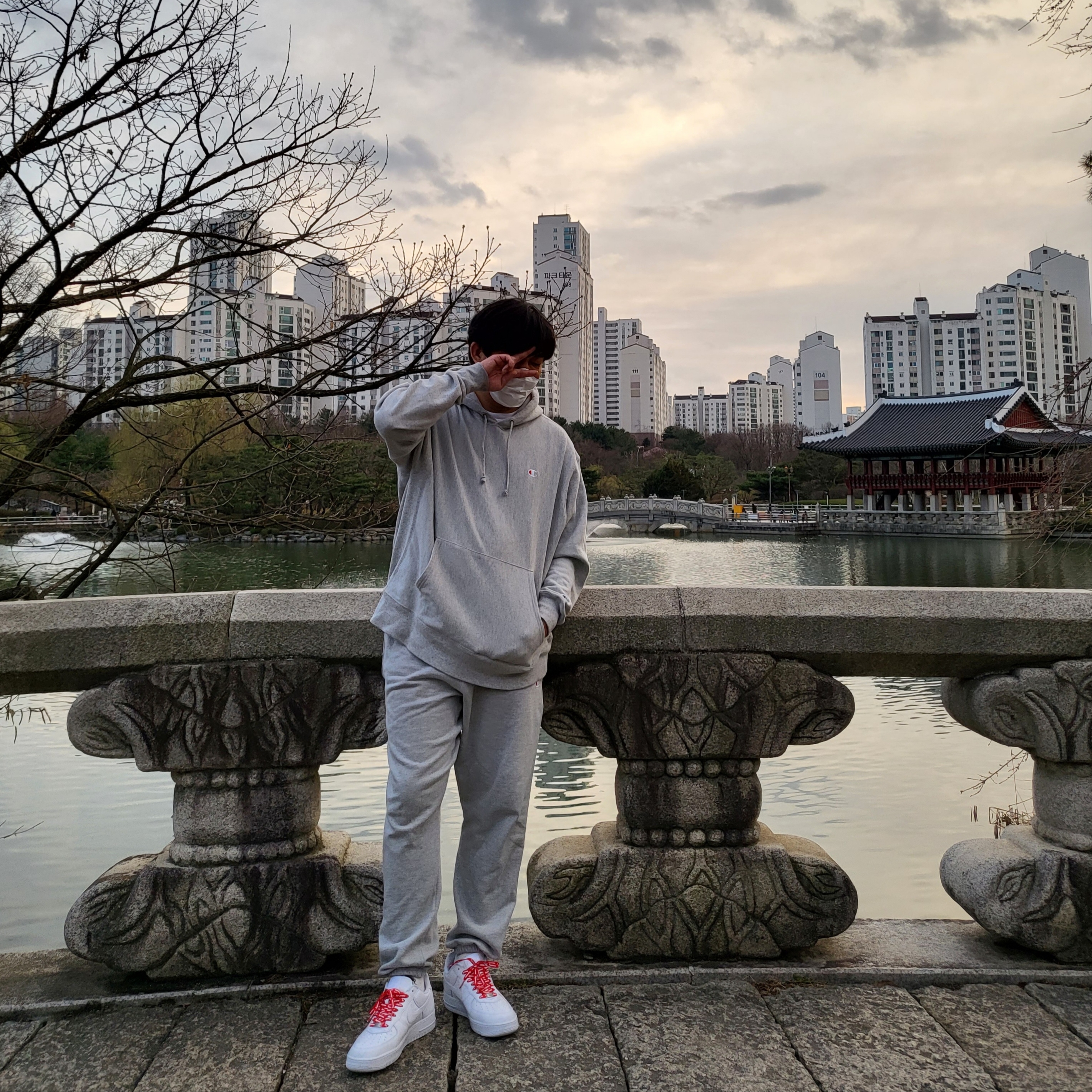 Nike x Supreme Air Force 1 Low White 착용 스타일 - 1