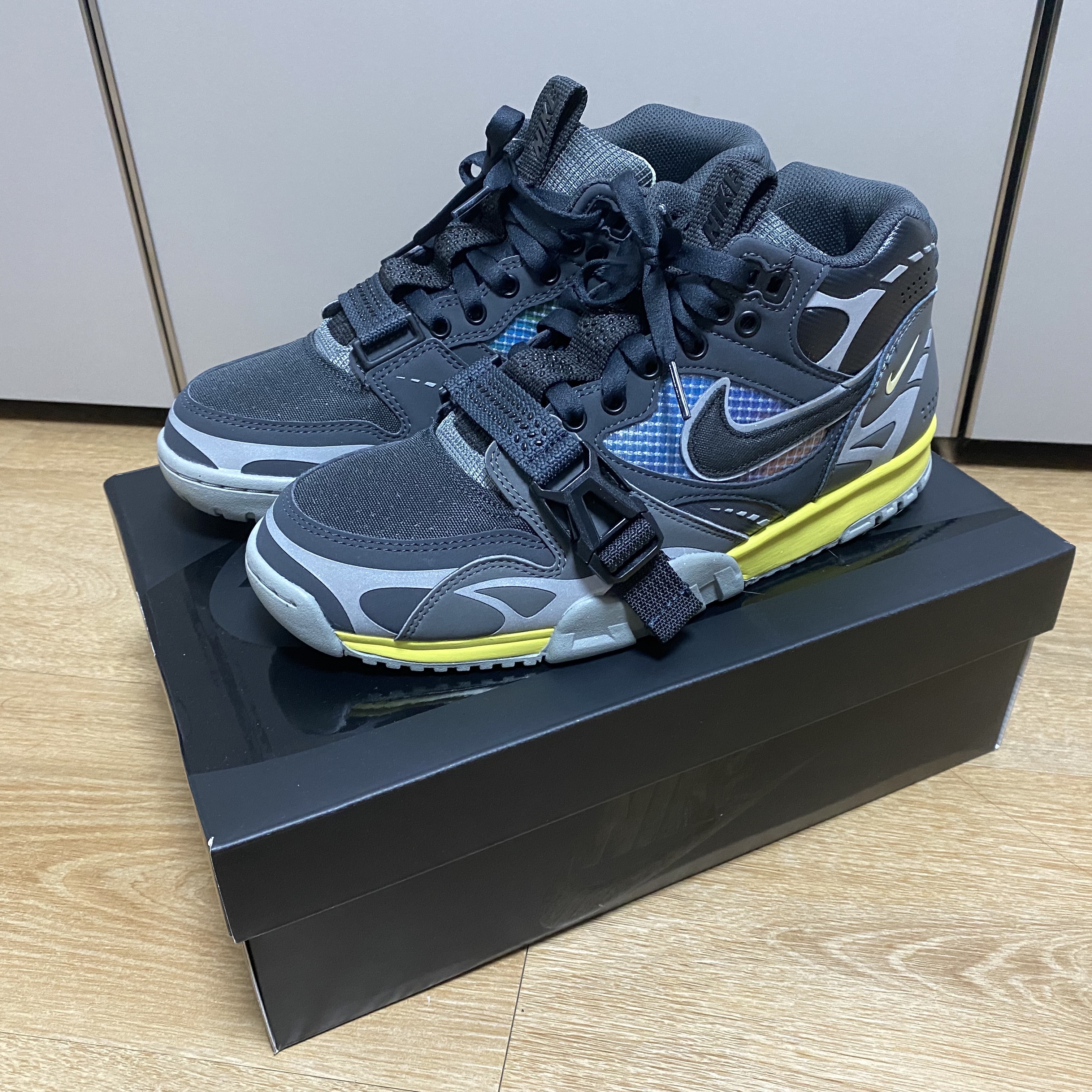 Nike Air Trainer 1 SP Dark Smoke Grey 착용 스타일 - 2