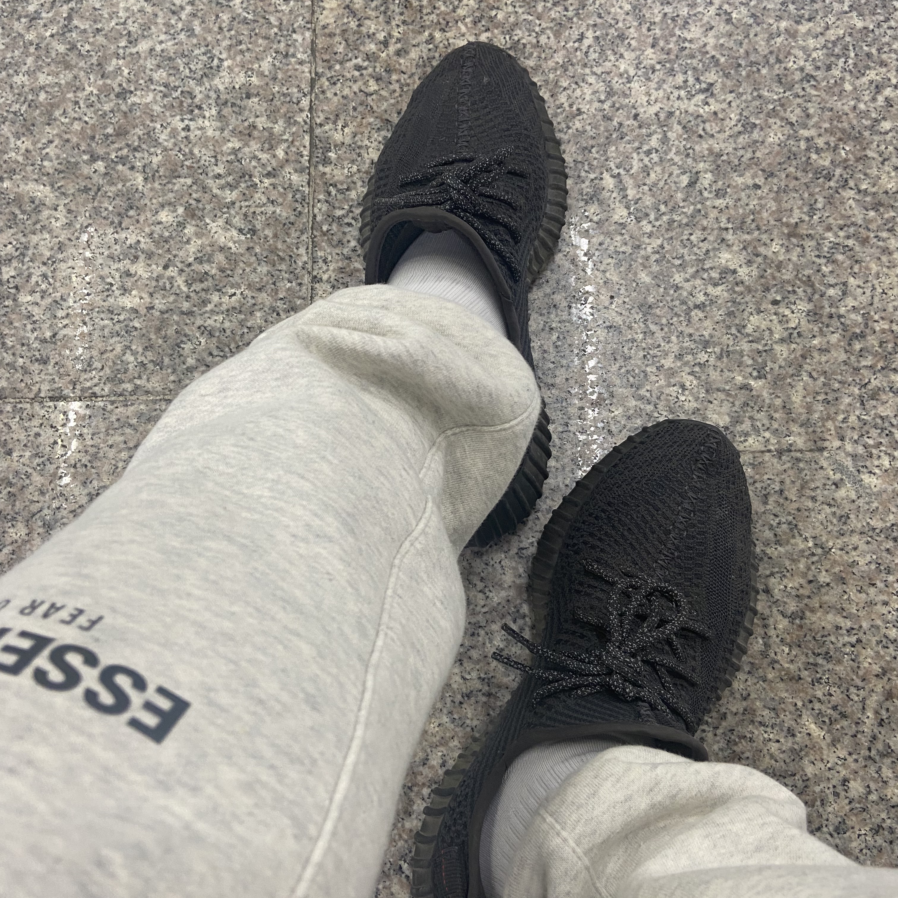 Adidas Yeezy Boost 350 V2 Black - Non-Reflective, Essentials The Core Collection Sweatpants Oatmeal 착용 스타일