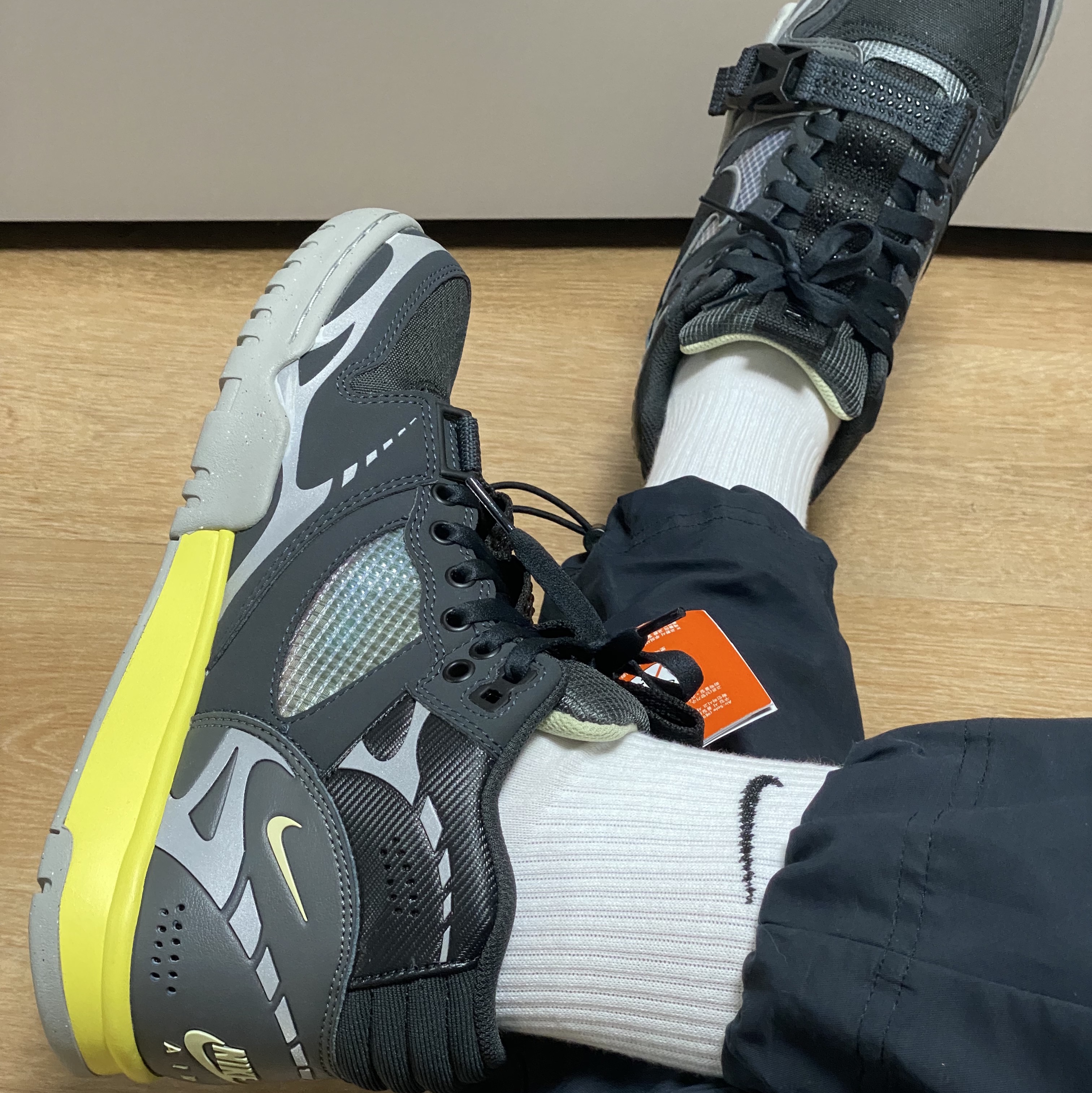 Nike Air Trainer 1 SP Dark Smoke Grey 착용 스타일 - 3
