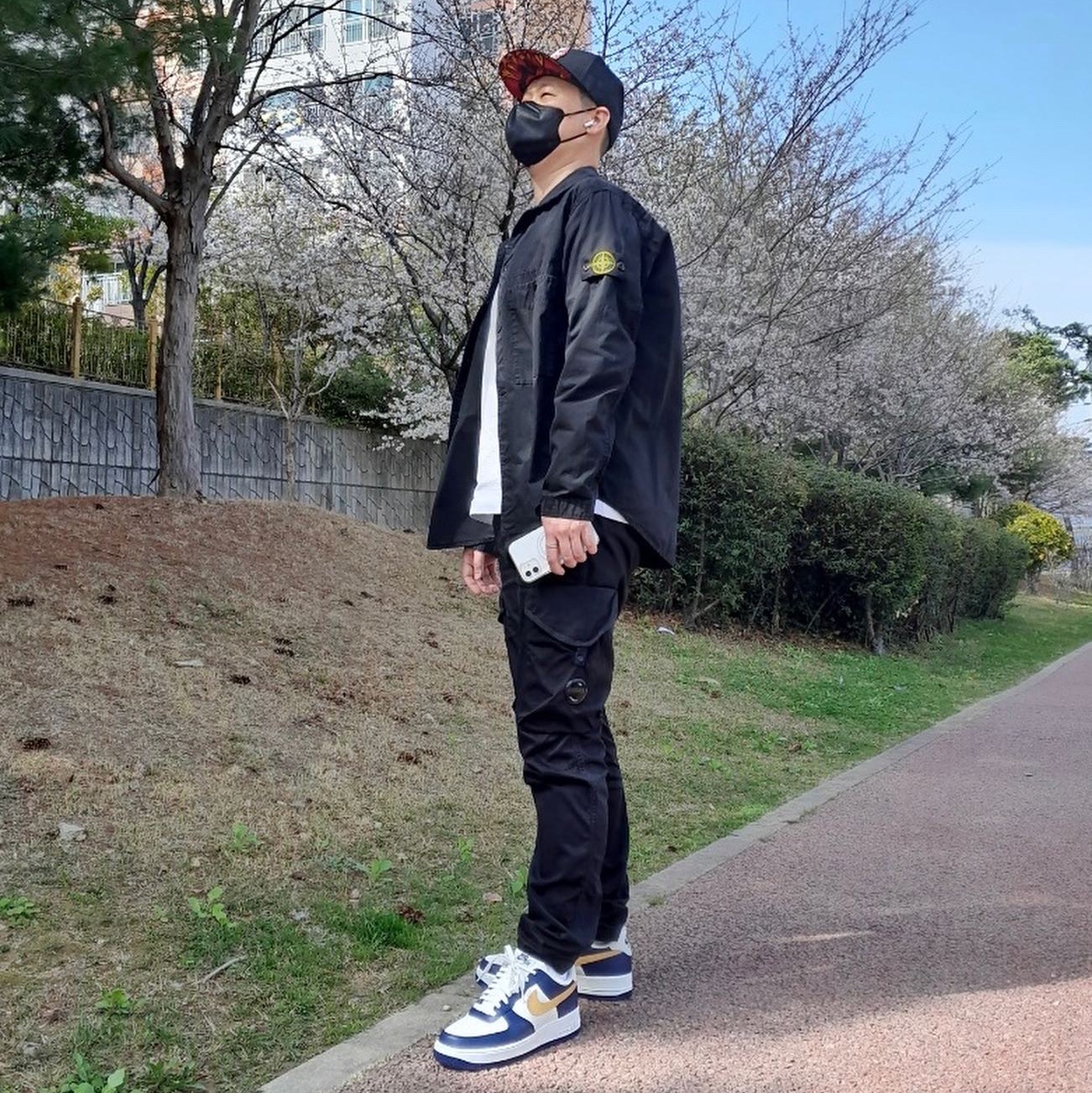 Stone Island 110WN T.CO+OLD Overshirt Black - 21SS, Nike Air Force 1 '07 Low White 착용 스타일