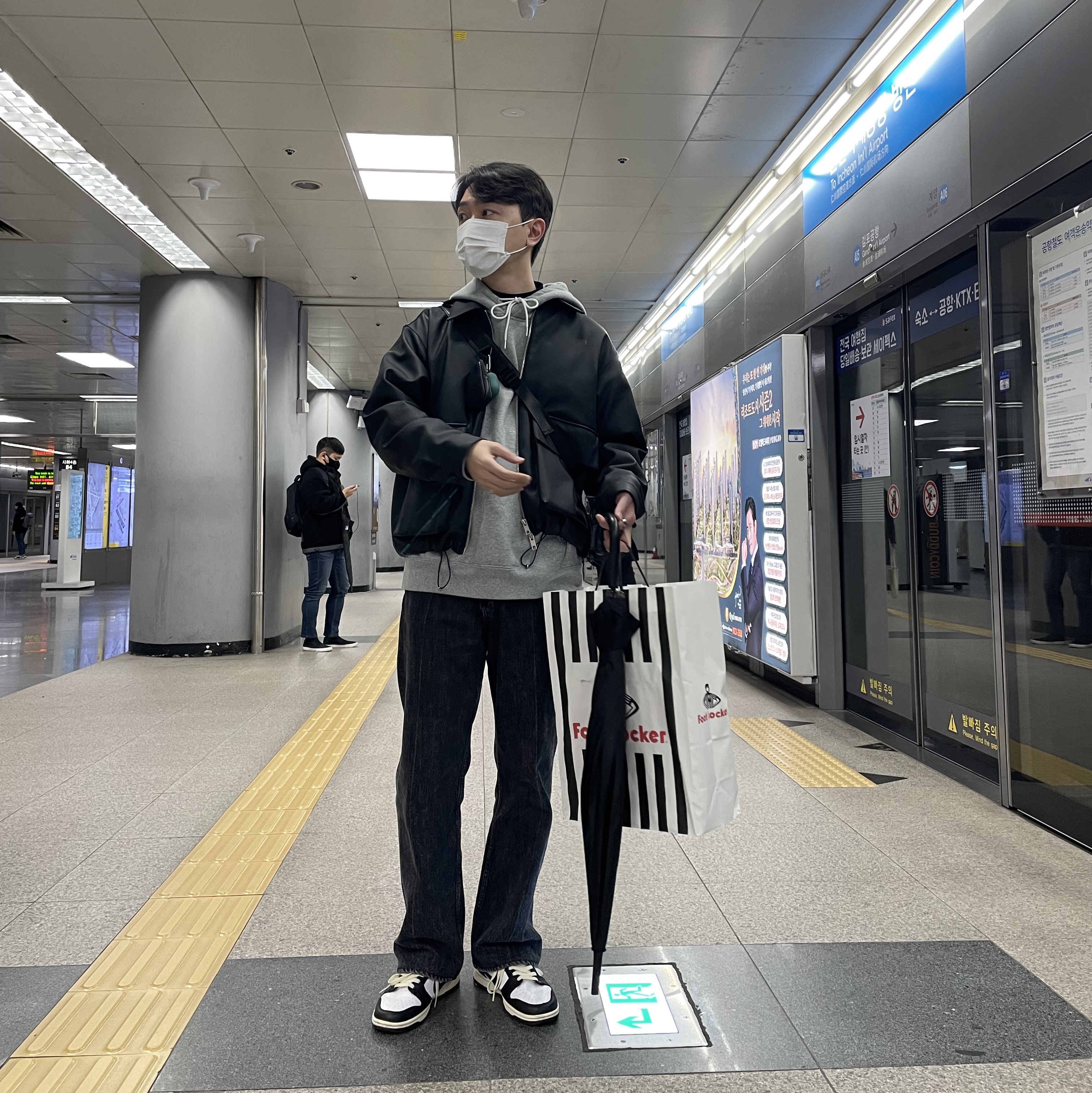 Nike Dunk Low Retro Black, Nike NRG Solo Swoosh Fleece Hoodie Dark Grey Heather - US/EU 착용 스타일