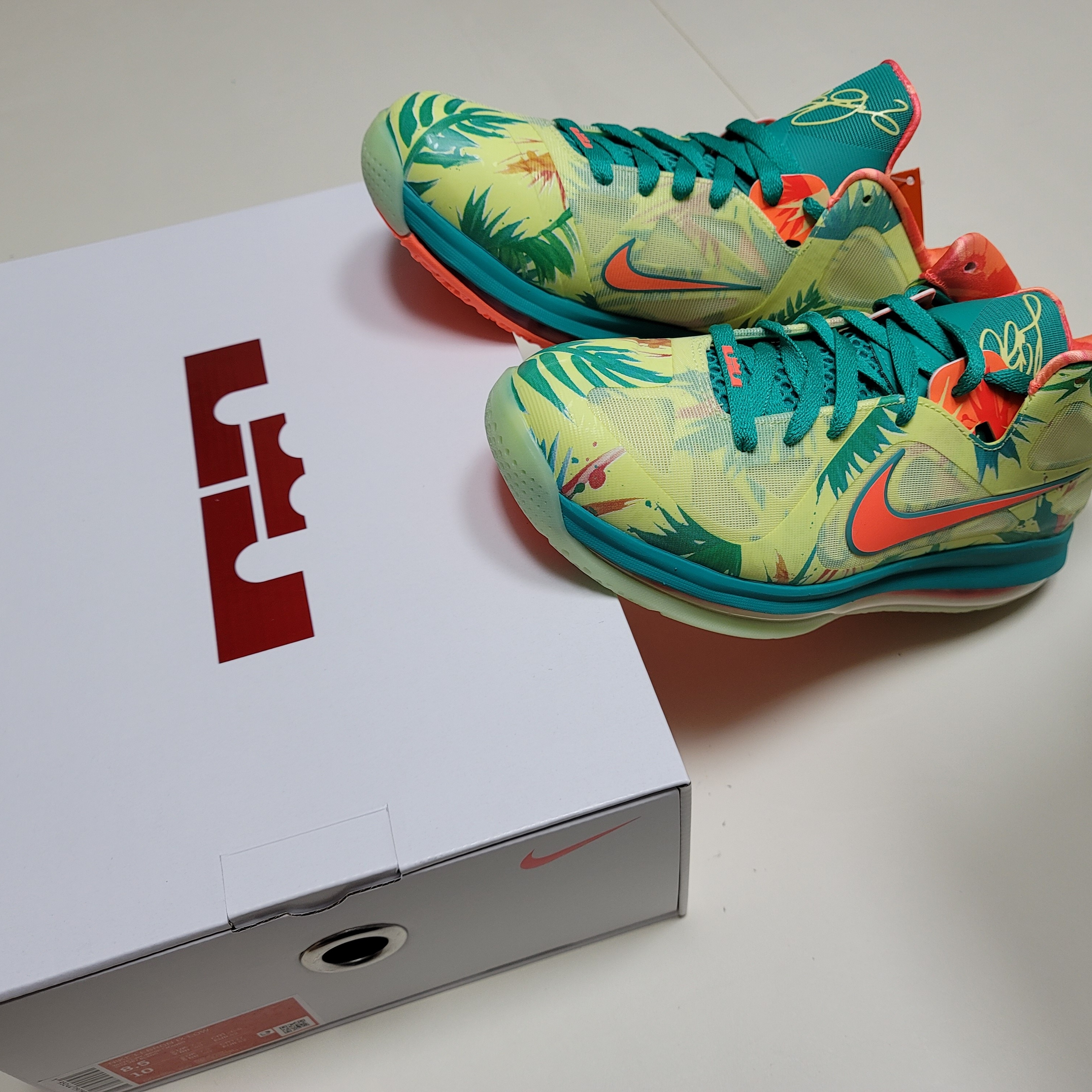 Nike LeBron 9 Low White Lime and Bright Mango 착용 스타일 - 2