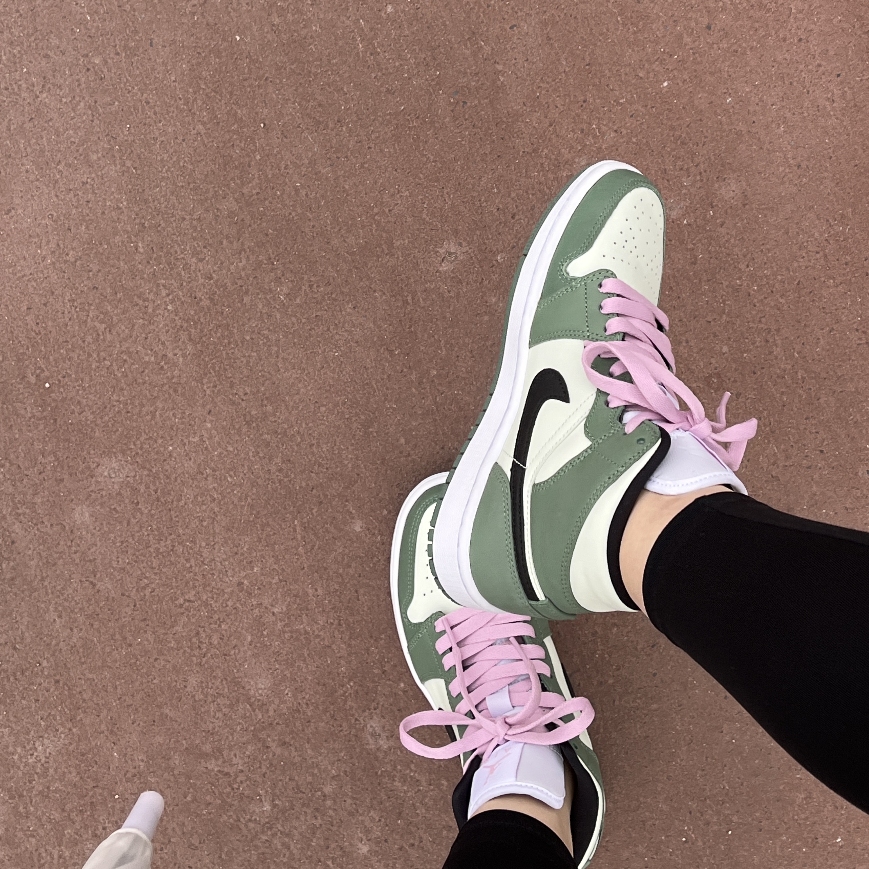 (W) Jordan 1 Mid SE Dutch Green 착용 스타일 - 1