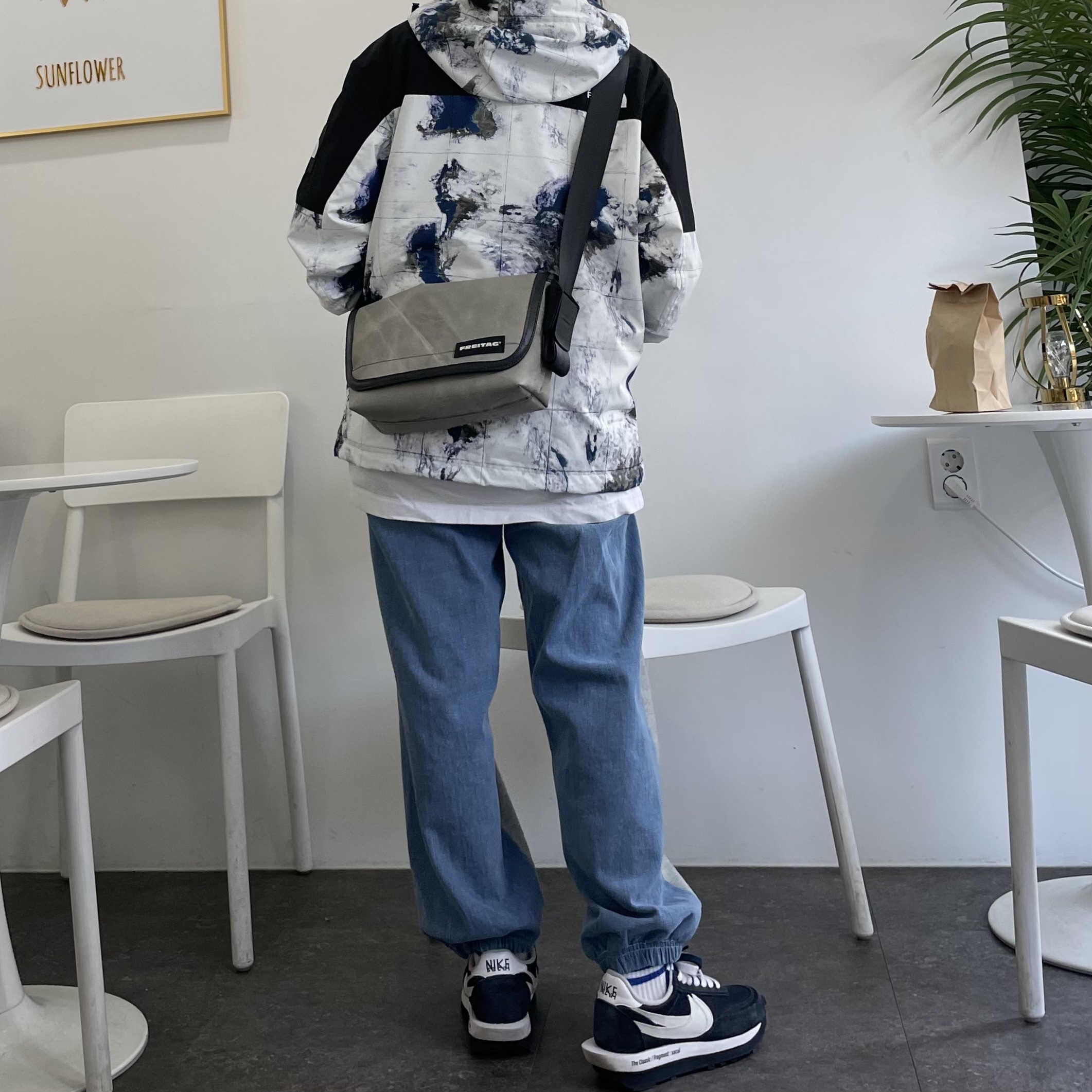 Nike x Sacai x Fragment LDWaffle Blackened Blue, The North Face Novelty Vaiden Jacket White Sand 착용 스타일 - 3