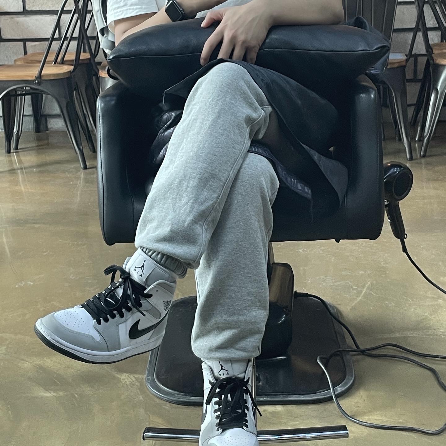 (W) Jordan 1 Mid Grey Fog 착용 스타일