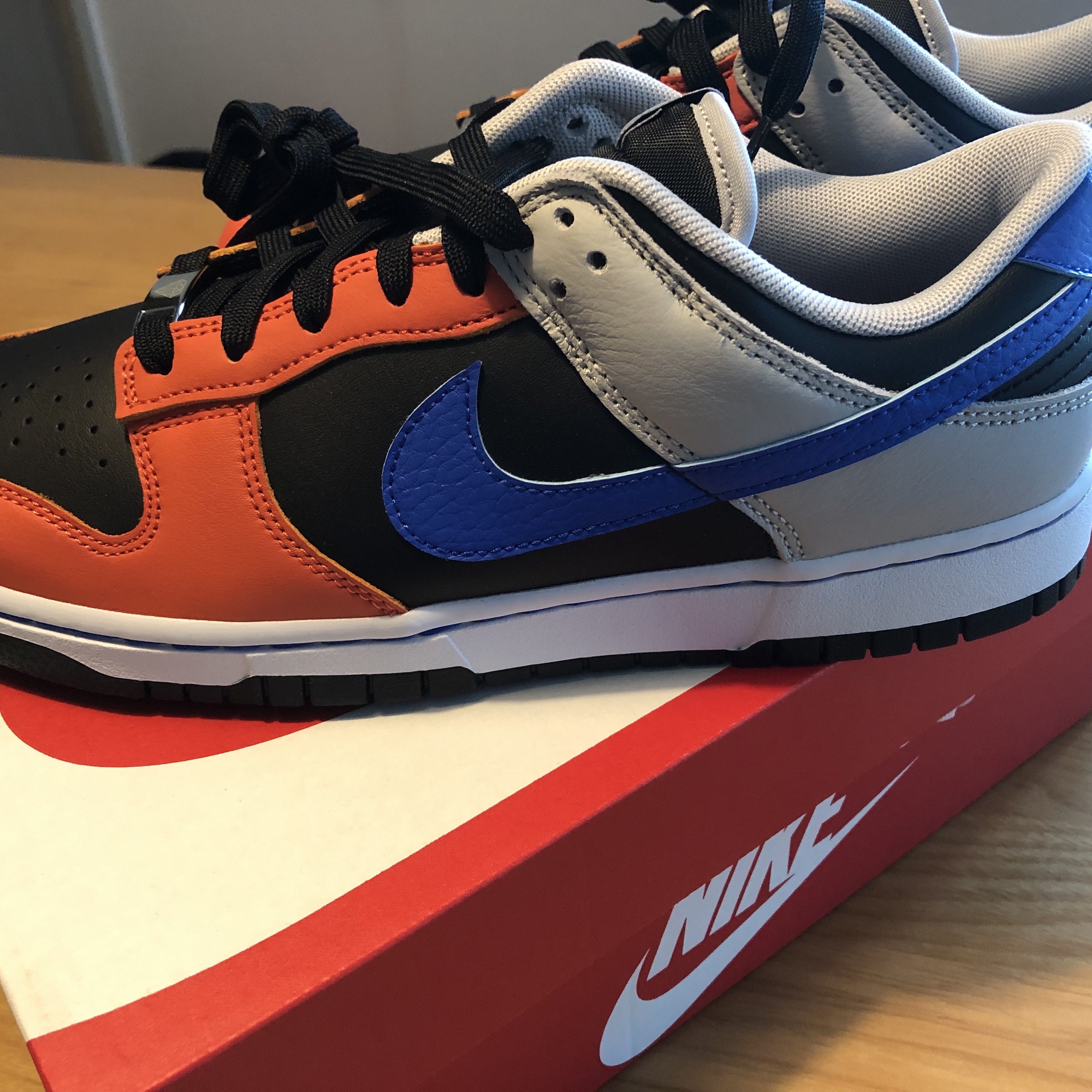 Nike x NBA Dunk Low Retro EMB Racer Blue and Orange 착용 스타일 - 1
