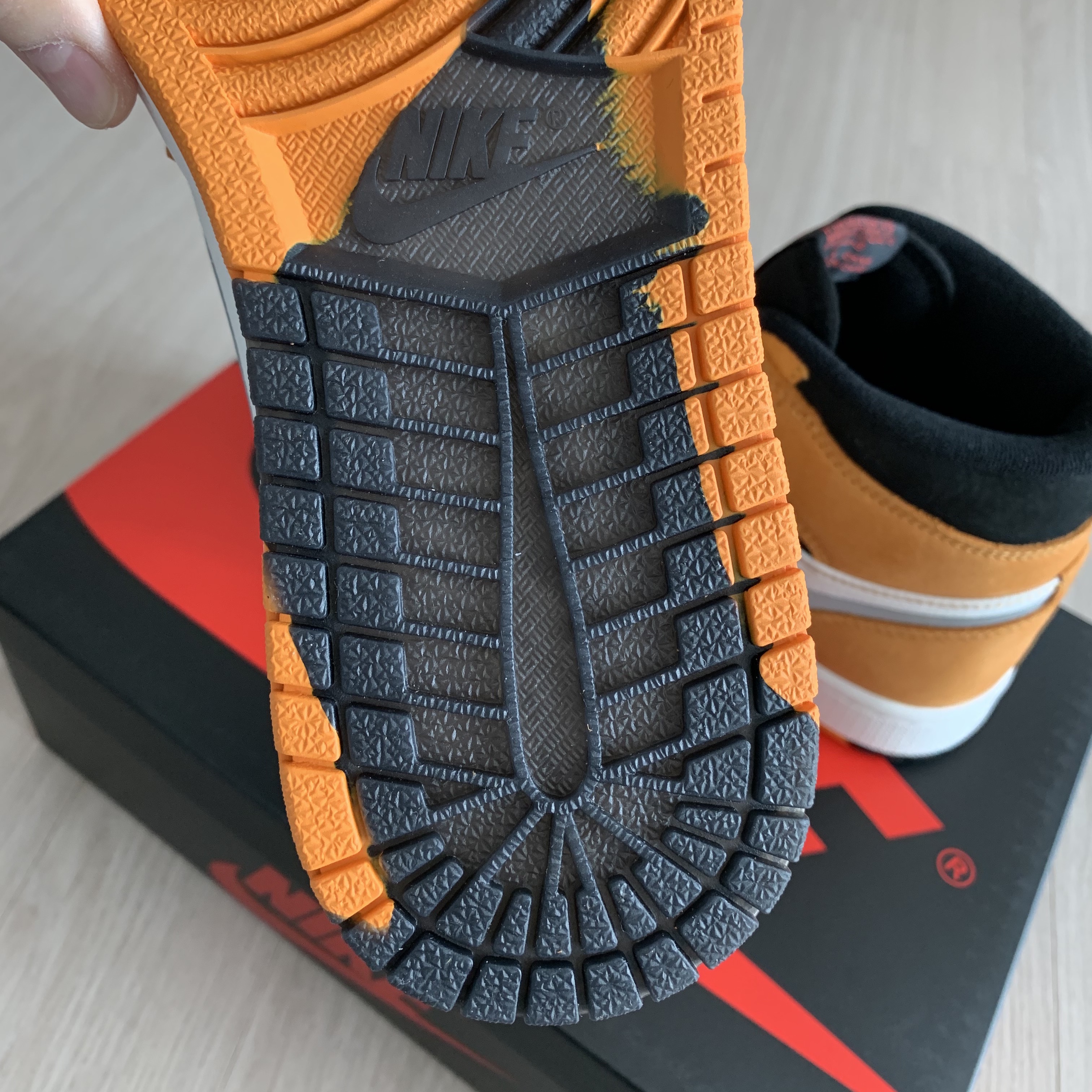 Jordan 1 Element Gore-Tex Light Curry 착용 스타일 - 5