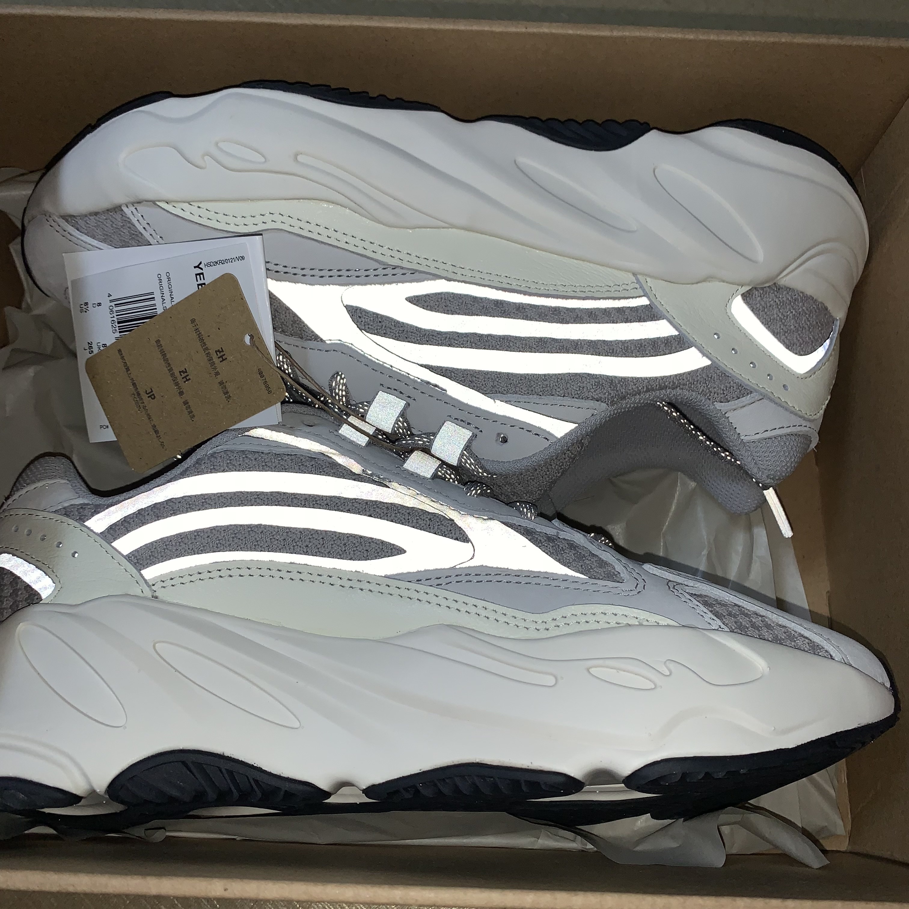 Adidas Yeezy Boost 700 V2 Static 2022 착용 스타일