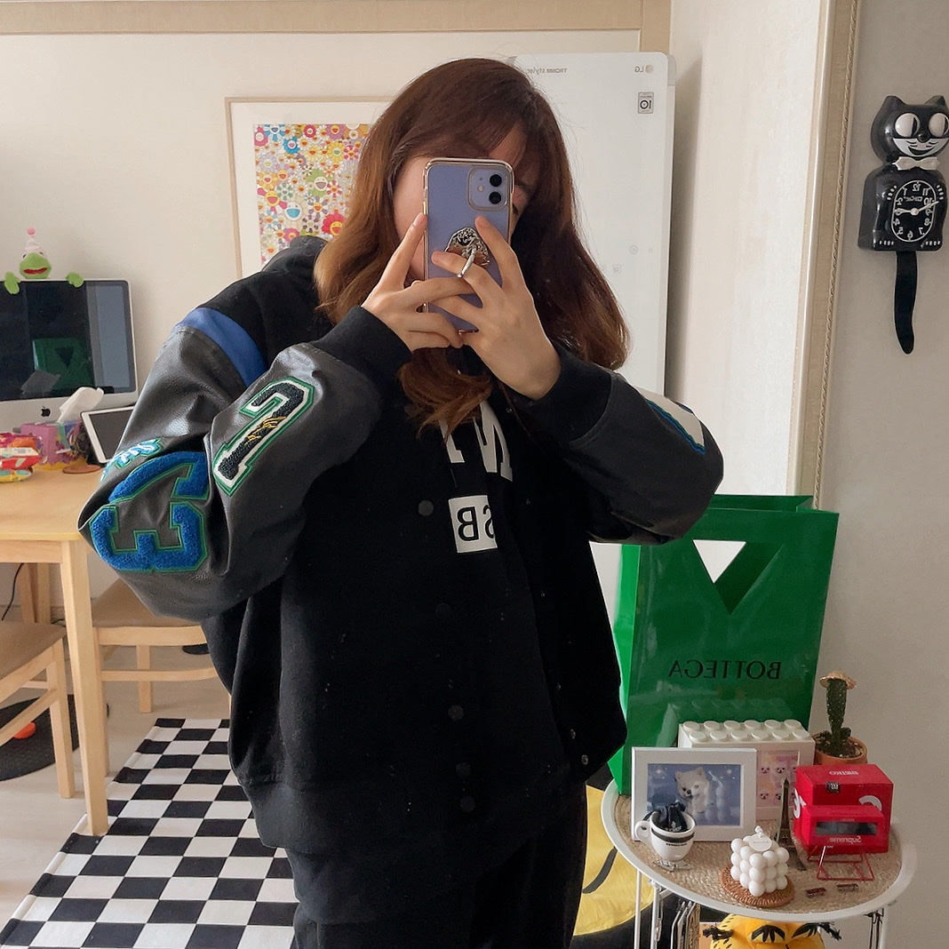 (W) Jordan x Aleali May Varsity Jacket Black - Asia 착용 스타일
