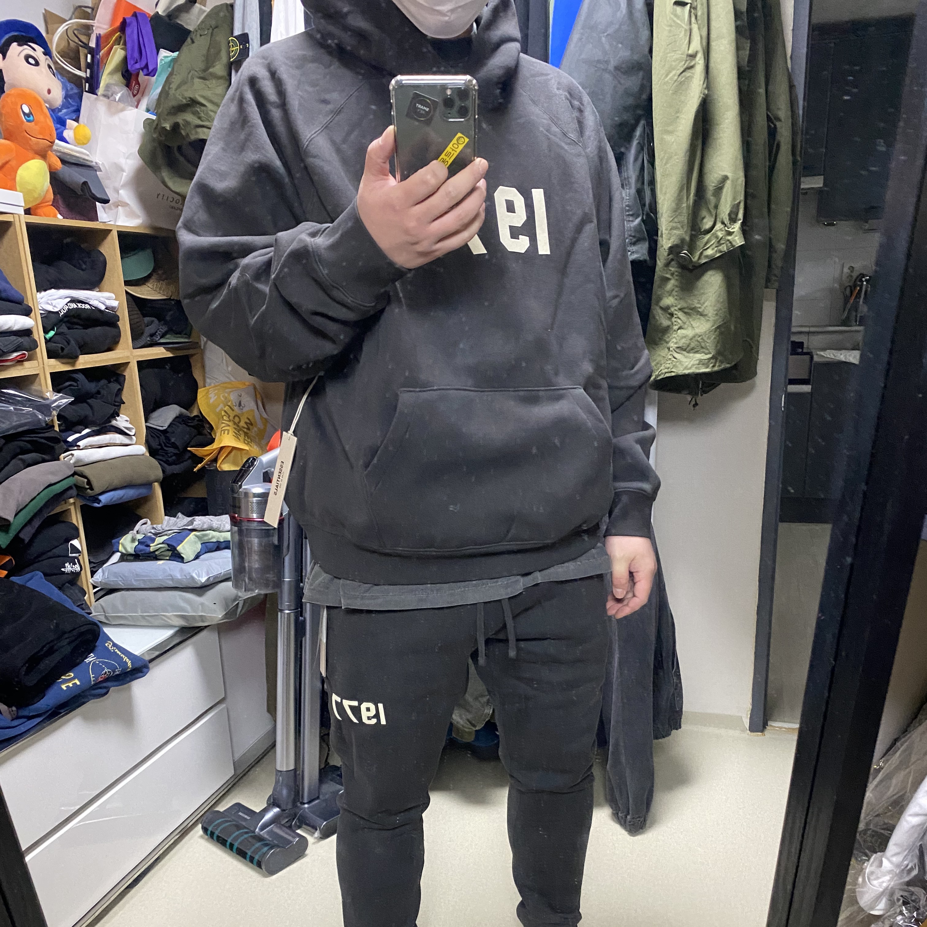 Essentials 1977 Hoodie Iron - 22SS, Essentials 1977 Sweatpants Iron - 22SS 착용 스타일 - 1