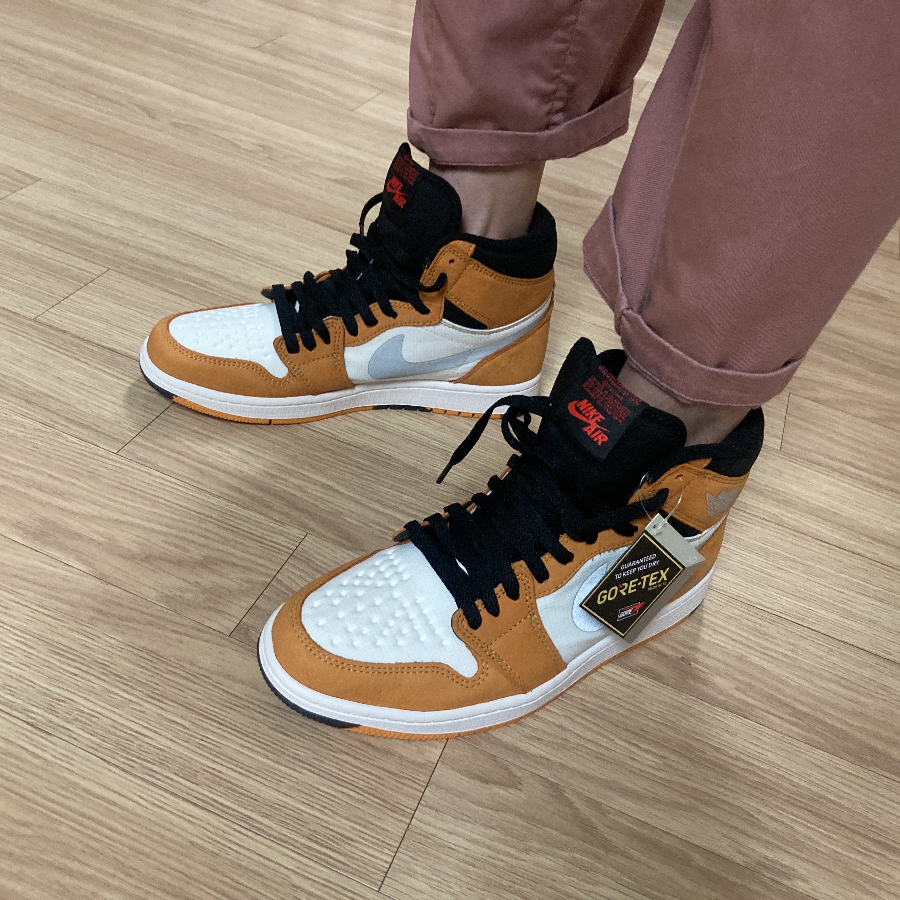 Jordan 1 Element Gore-Tex Light Curry 착용 스타일 - 5