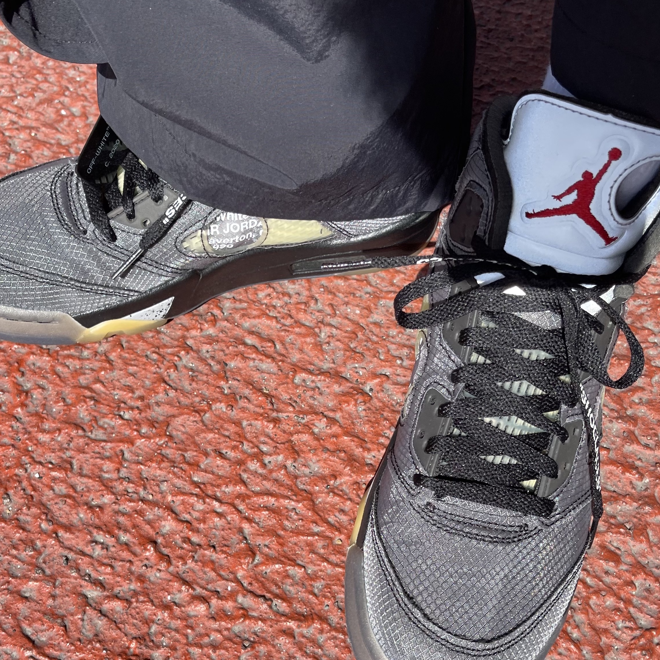 Jordan 5 x Off-White Retro SP Black Muslin 착용 스타일 - 1