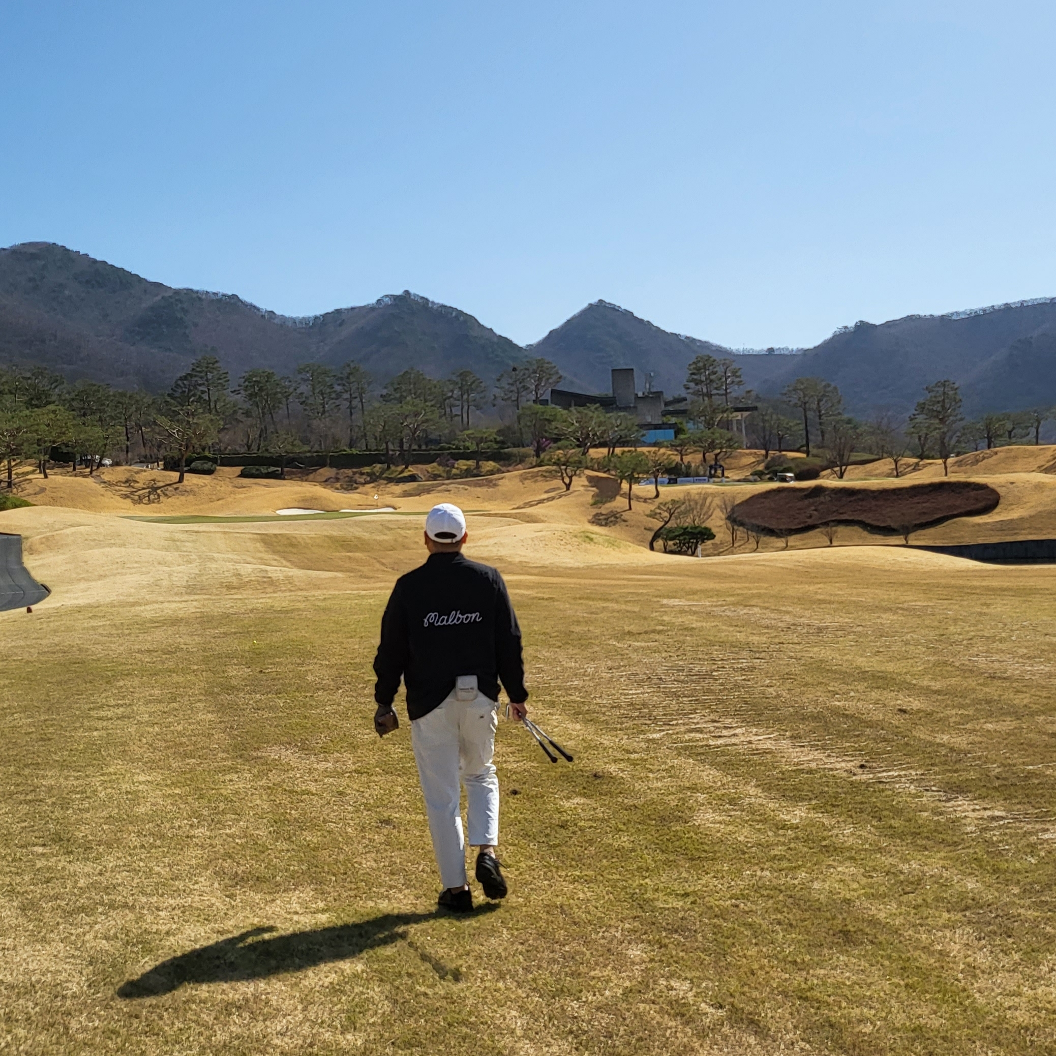 Malbon Golf x Nike Therma-Fit Victory Half Zip Top Black, Jordan 11 Retro Low Golf Safari Bred 착용 스타일