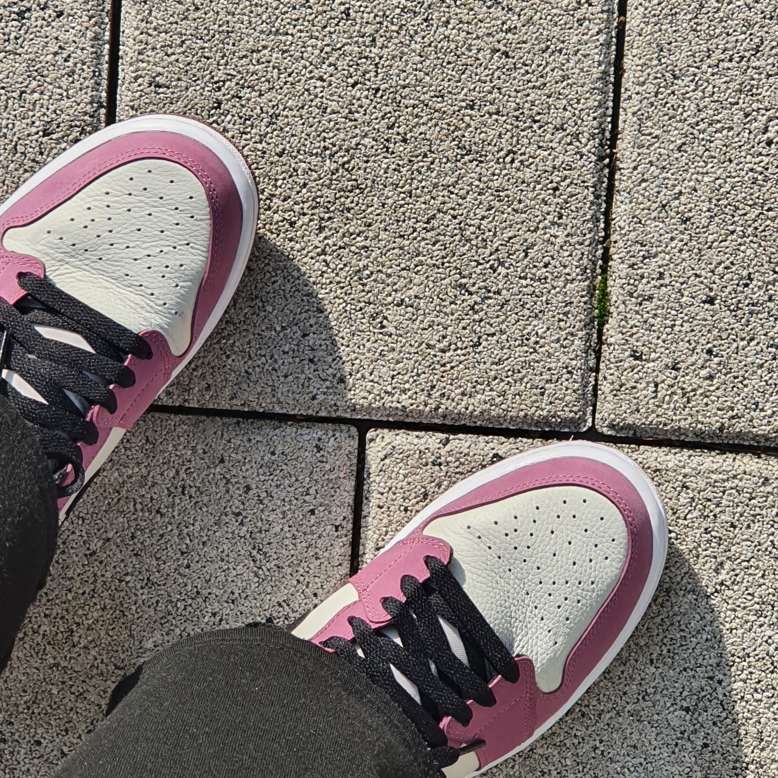 (W) Jordan 1 Mid SE Light Mulberry, (W) Nike Dunk Low Next Nature Light Orewood Brown 착용 스타일 - 2