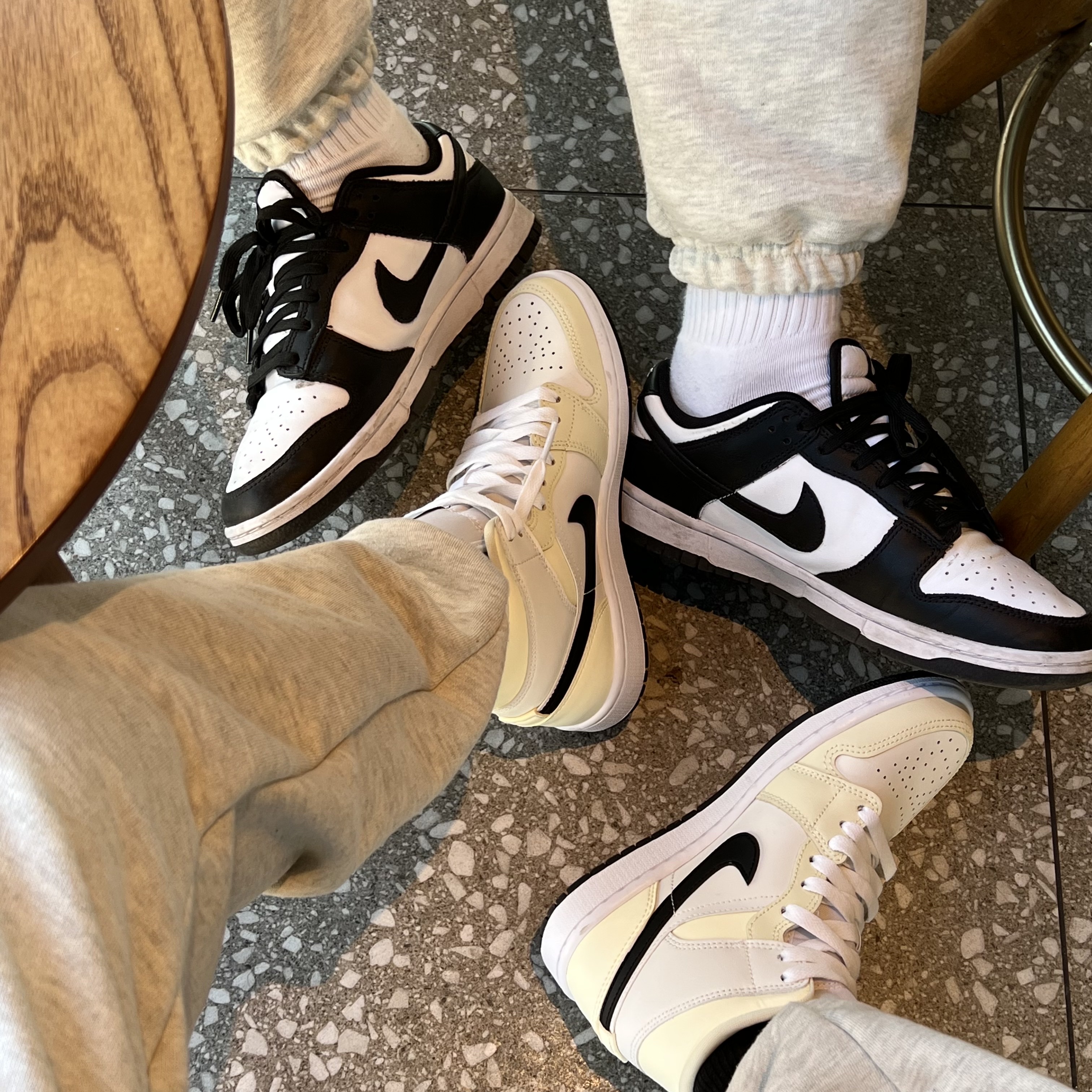 (W) Jordan 1 Mid Coconut Milk, (W) Nike Dunk Low Black 착용 스타일