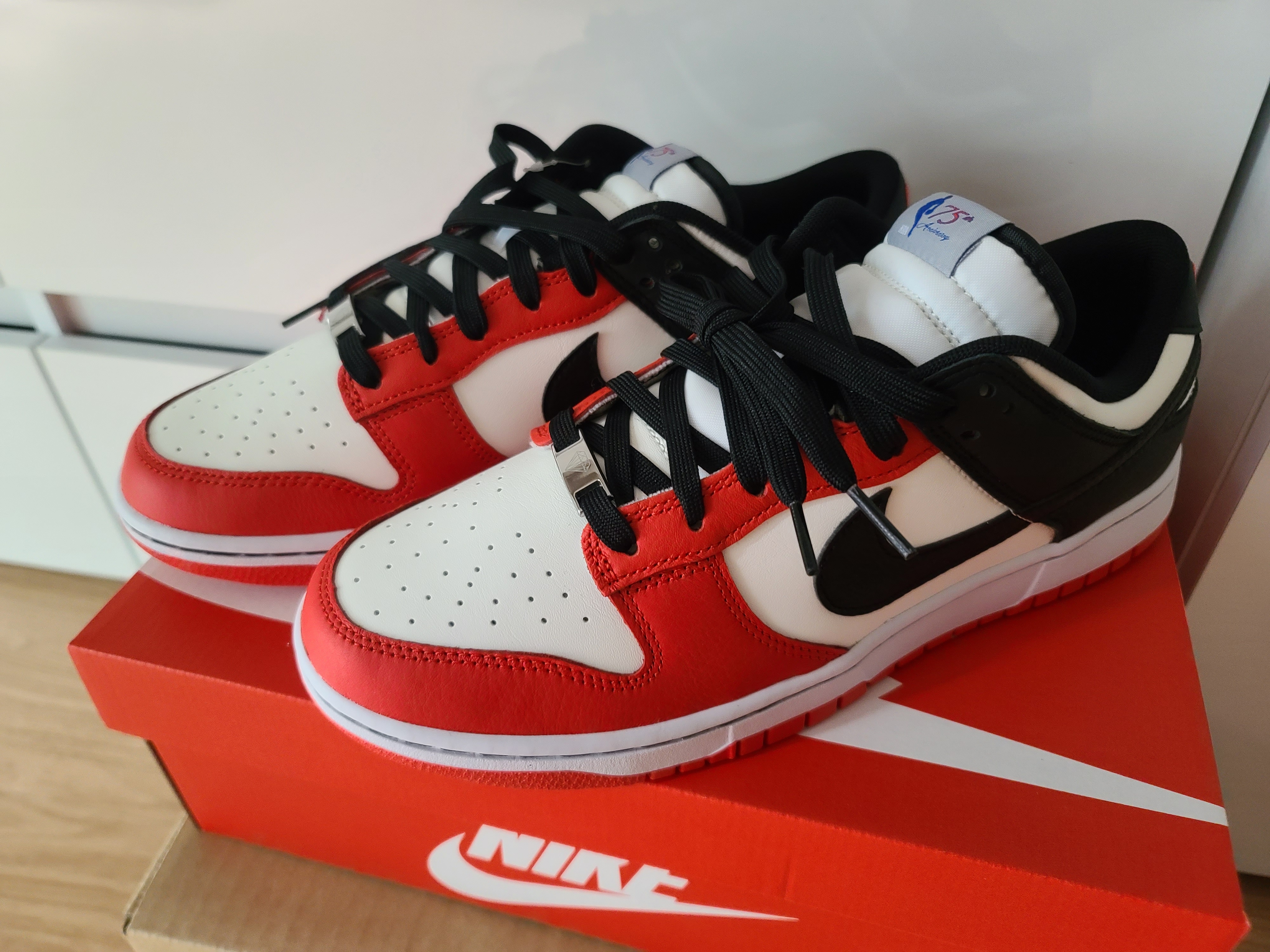 Nike x NBA Dunk Low Retro EMB Black and Chile Red 착용 스타일