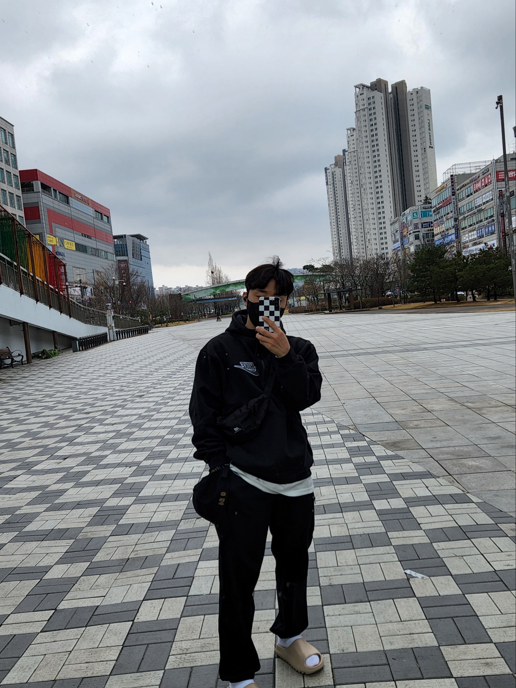 Supreme x Nike Half Zip Hooded Sweatshirt Black - 21SS, Nike x Stussy Big Swoosh LS T-Shirt White - US/EU 착용 스타일 - 2