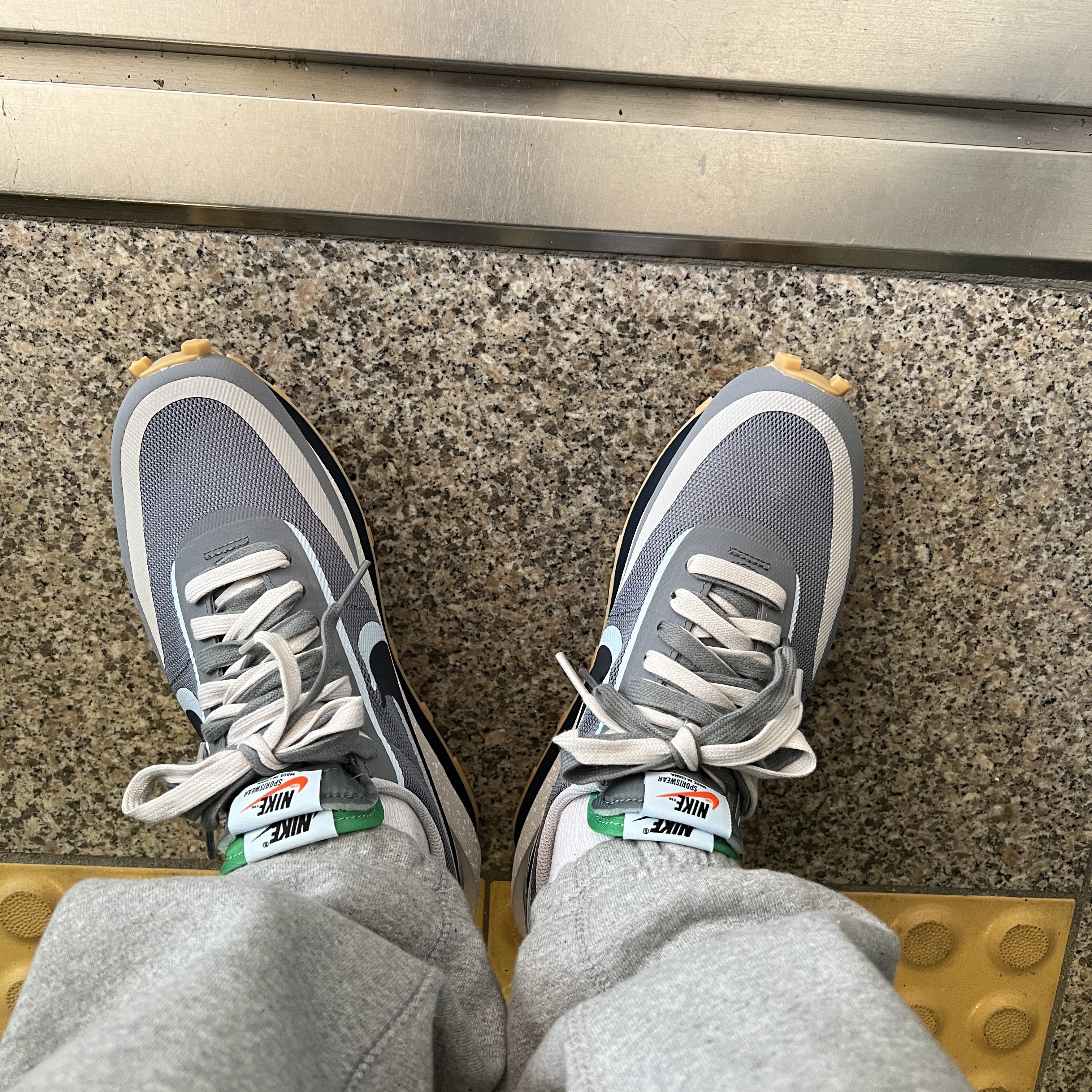 Nike x Sacai x Clot LDWaffle Cool Grey 착용 스타일