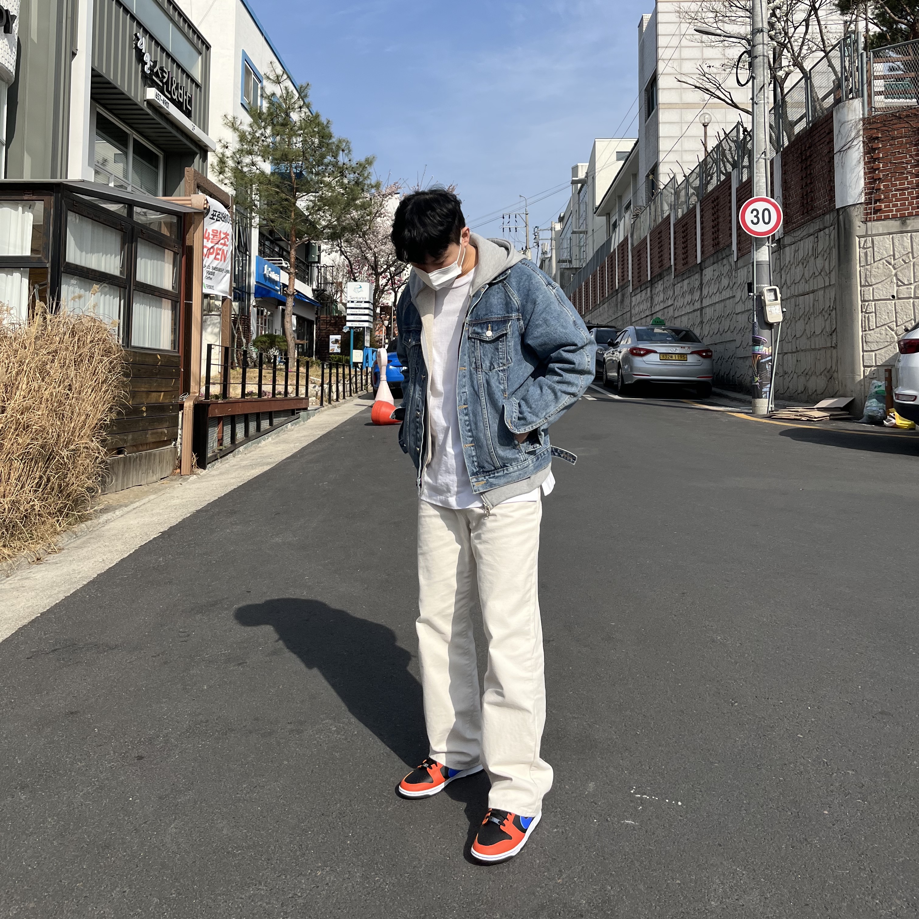 Nike x NBA Dunk Low Retro EMB Racer Blue and Orange 착용 스타일
