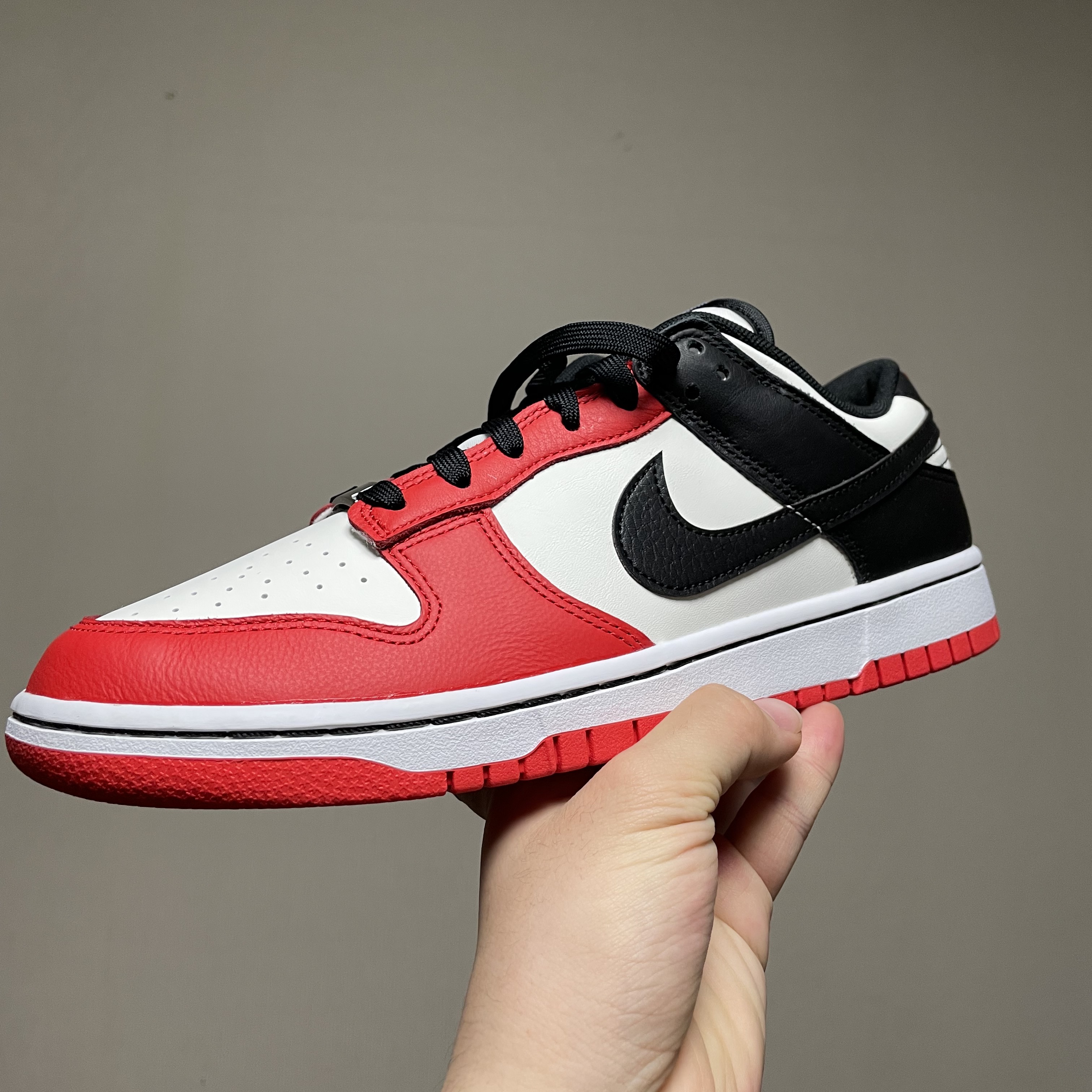 Nike x NBA Dunk Low Retro EMB Black and Chile Red 착용 스타일